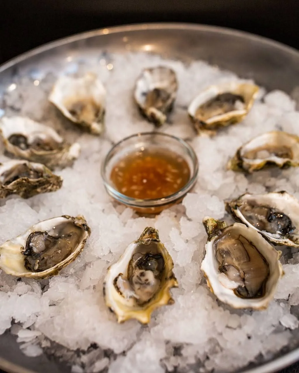 The moment your guests walk in and see this waiting for them&hellip; 🦪🧊

Fresh oysters on ice with a house mignonette. It sets the tone before anyone even sits down. It says: tonight is going to be different.

That's what Busy Bee Cook for Me does.