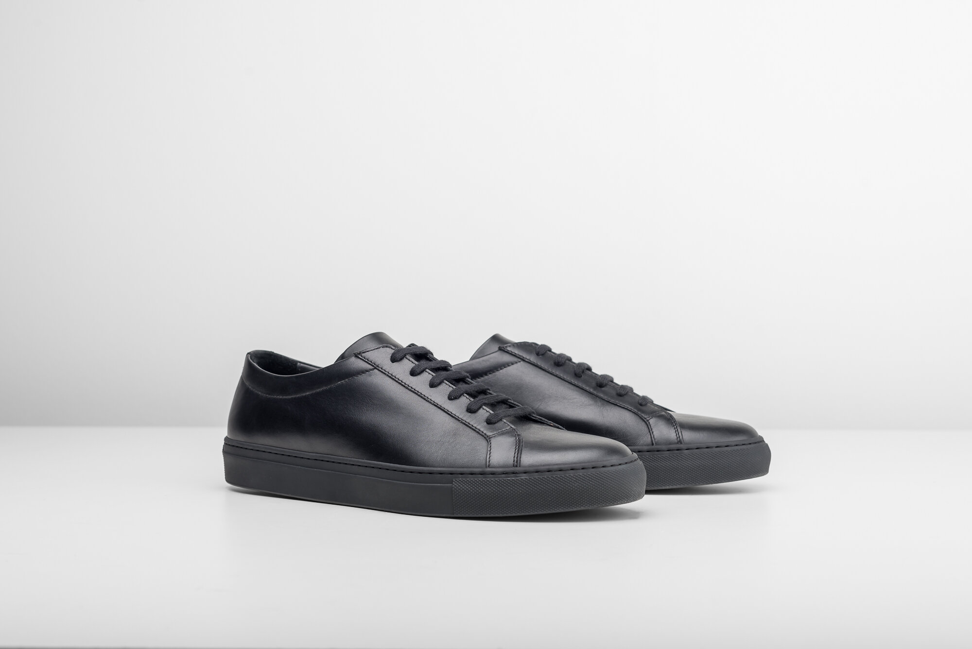 Essential Sneakers - Black | Artisan Lab display picture 2