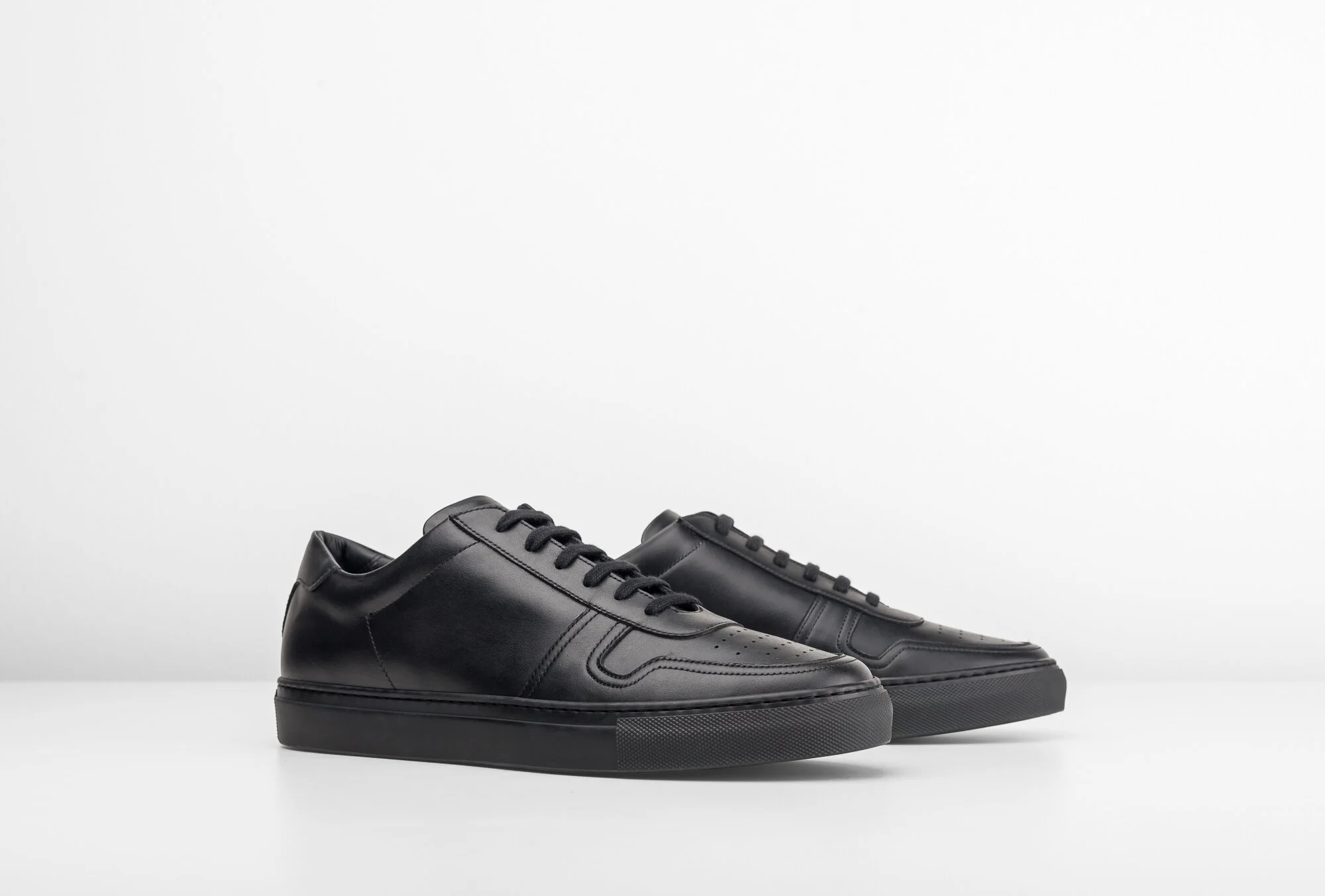 Classic Sneakers - Black | Artisan Lab display picture 2