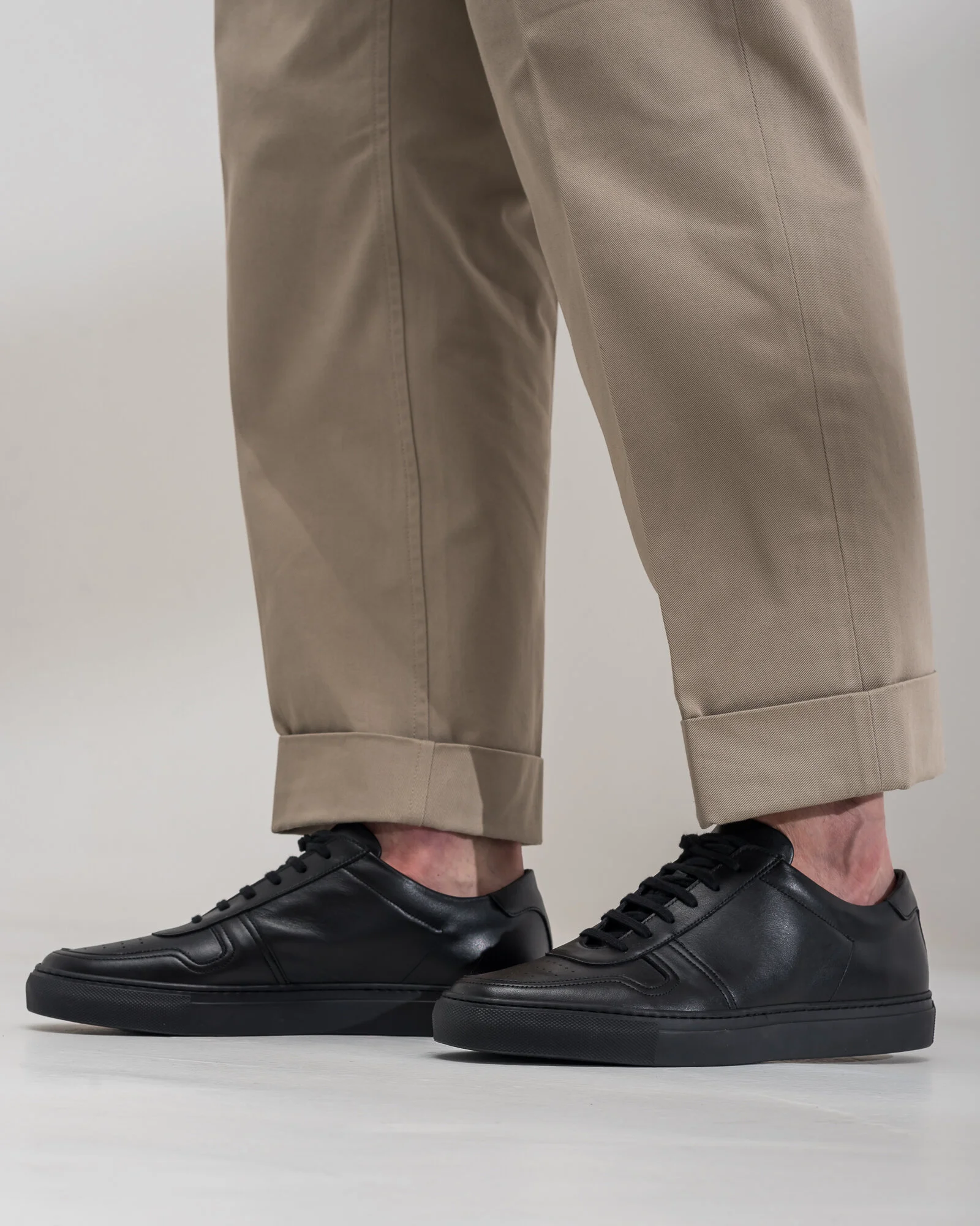Classic Sneakers - Black | Artisan Lab display picture 1
