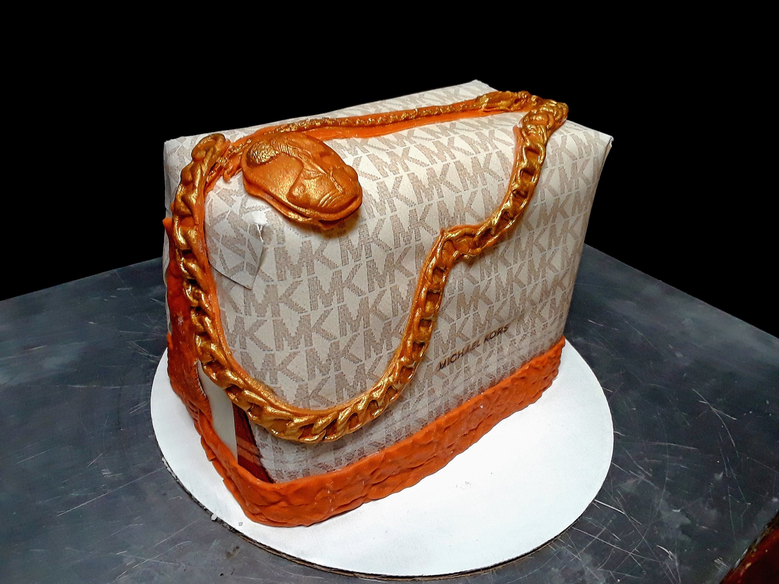 Handbag/Purse cake......depending on where you're from - - CakesDecor