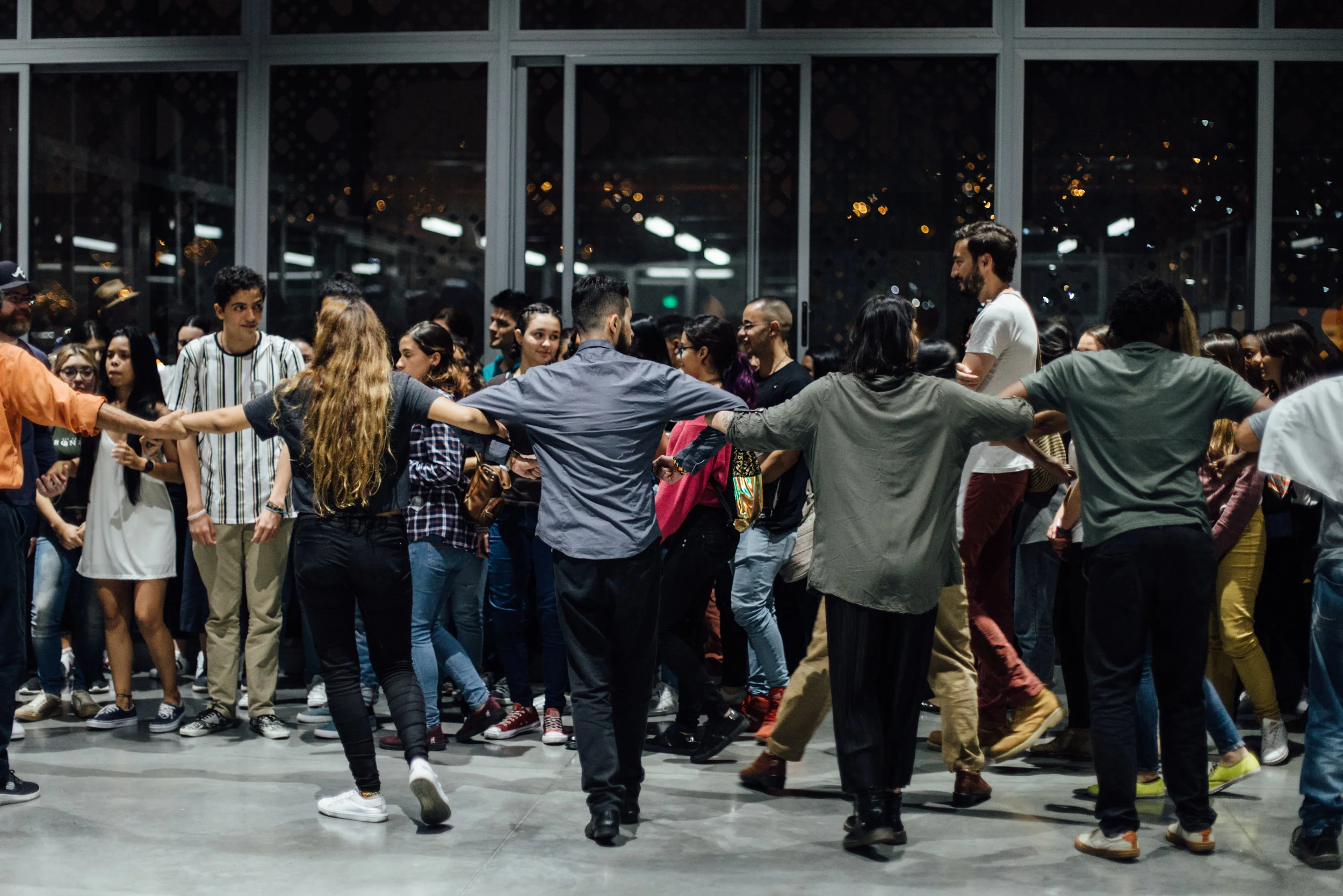 Más Alla del Control /Beyond Control. 2019. Performance presentado en el Museo de Arte Moderno de Medellin (MAMM) en el marco de la exposición. PASADO TIEMPO FUTURO. Arte en Colombia en el siglo XXI. Photo courtesy of the artist.