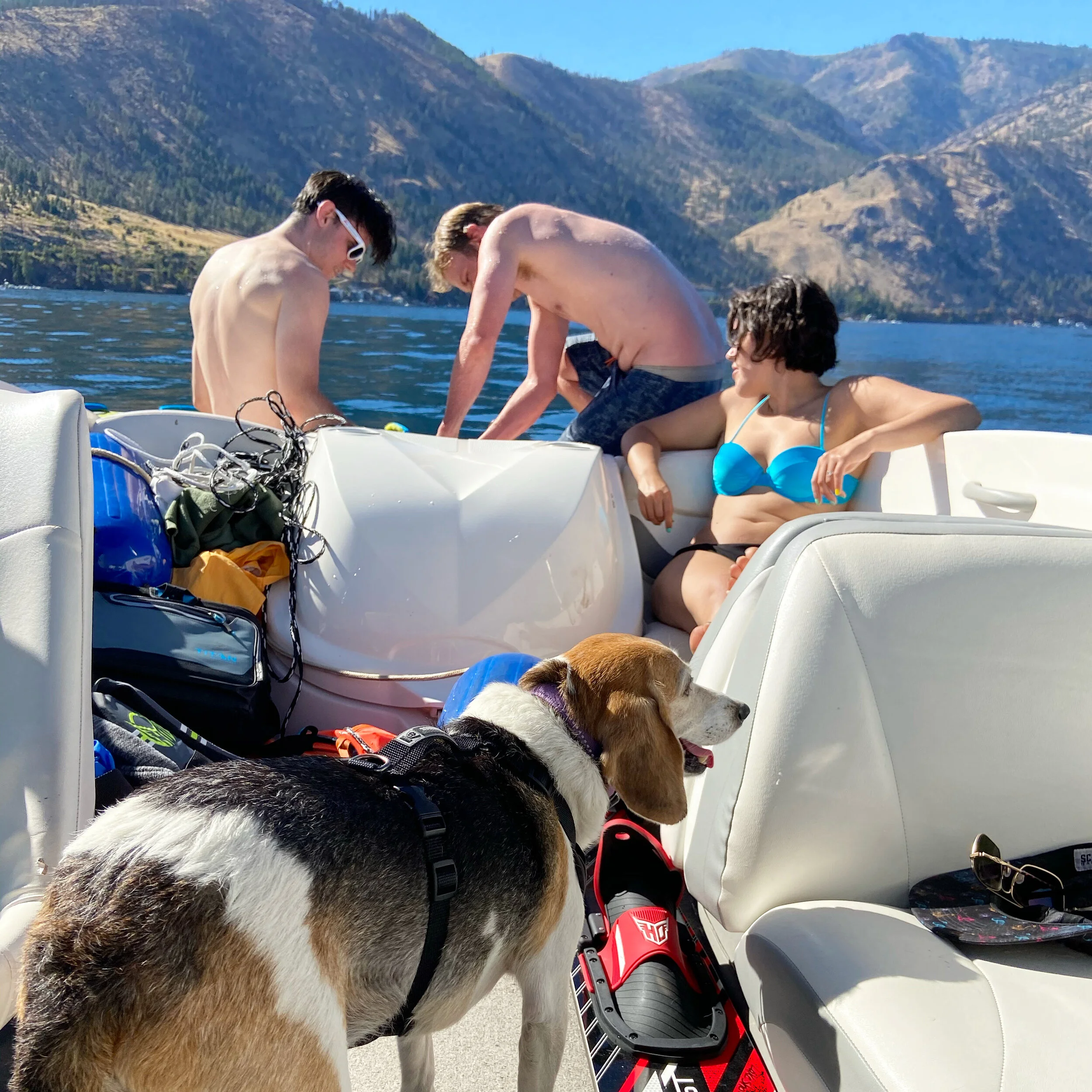 WATERSKIING LAKE CHELAN