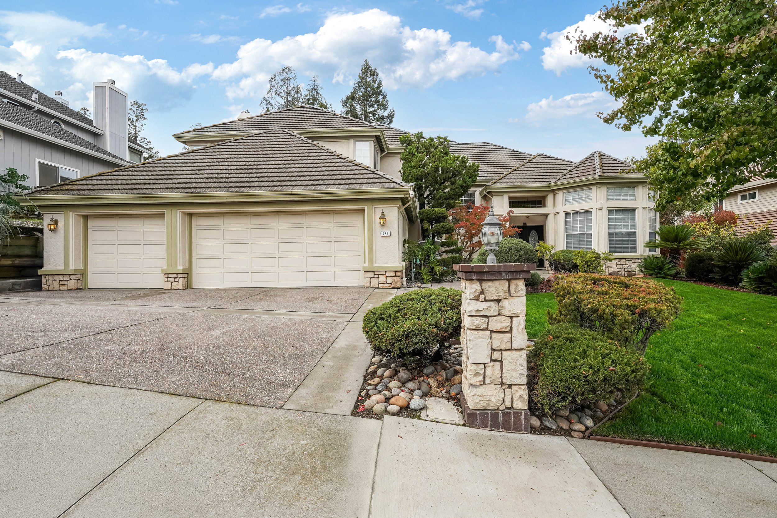 729 Montevino Dr-1 (1).jpg