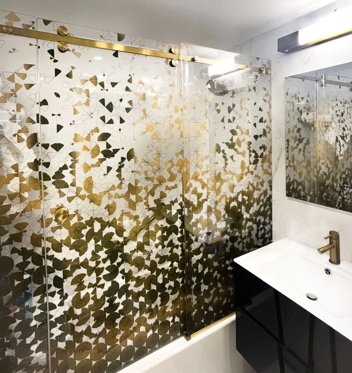 bathroom websitewithout lightsjpg.jpg