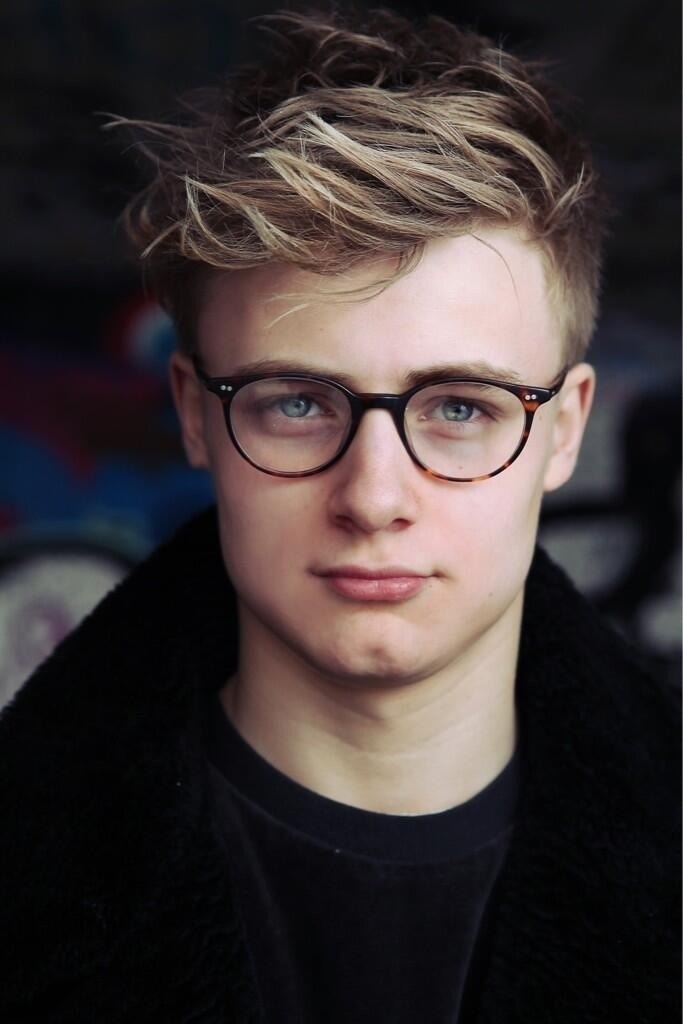 Hairstyles For Men With Glasses