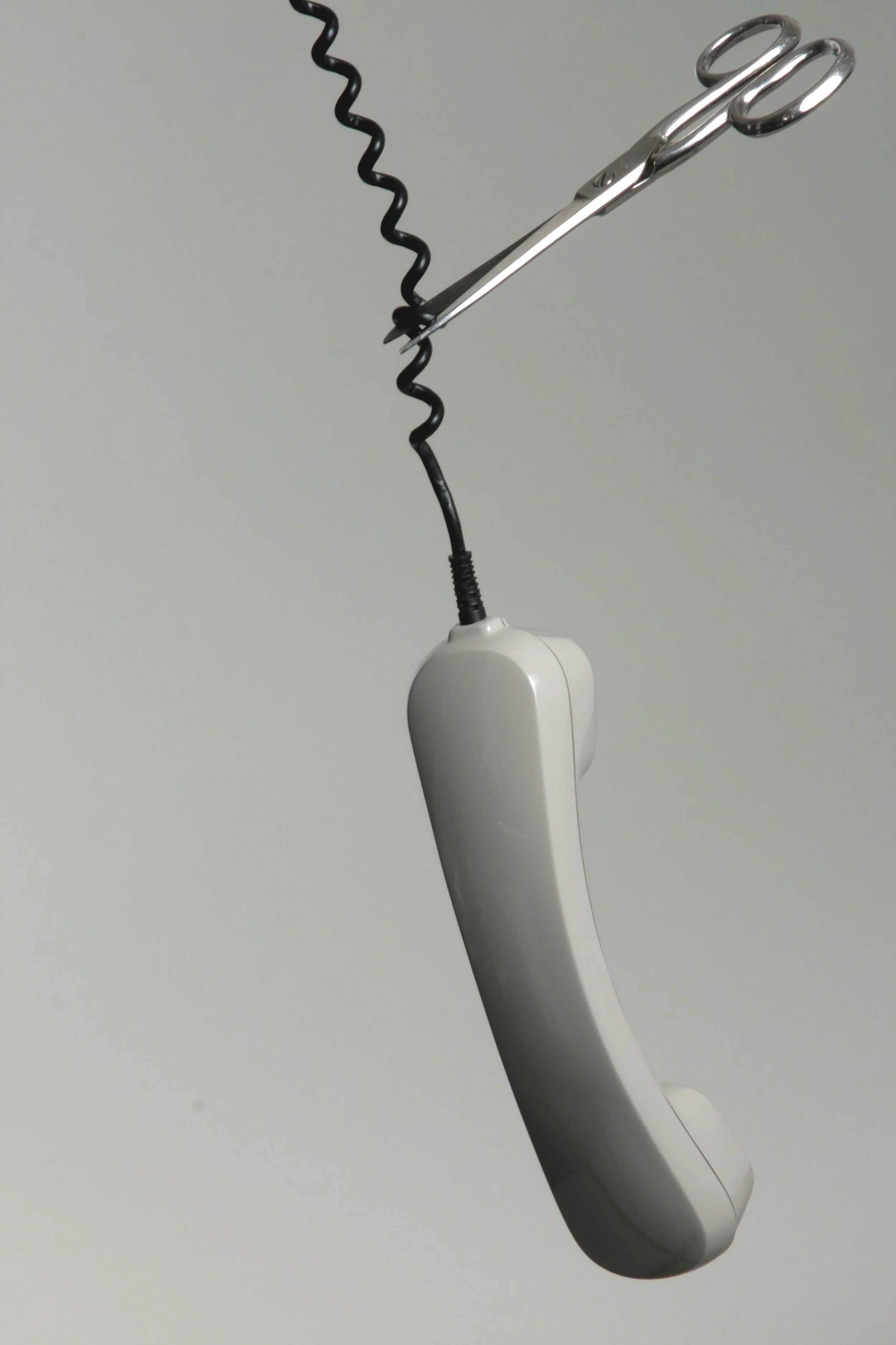 black-and-white-cable-connection-434349.jpg