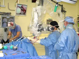 Surgeons_under_micro.jpg