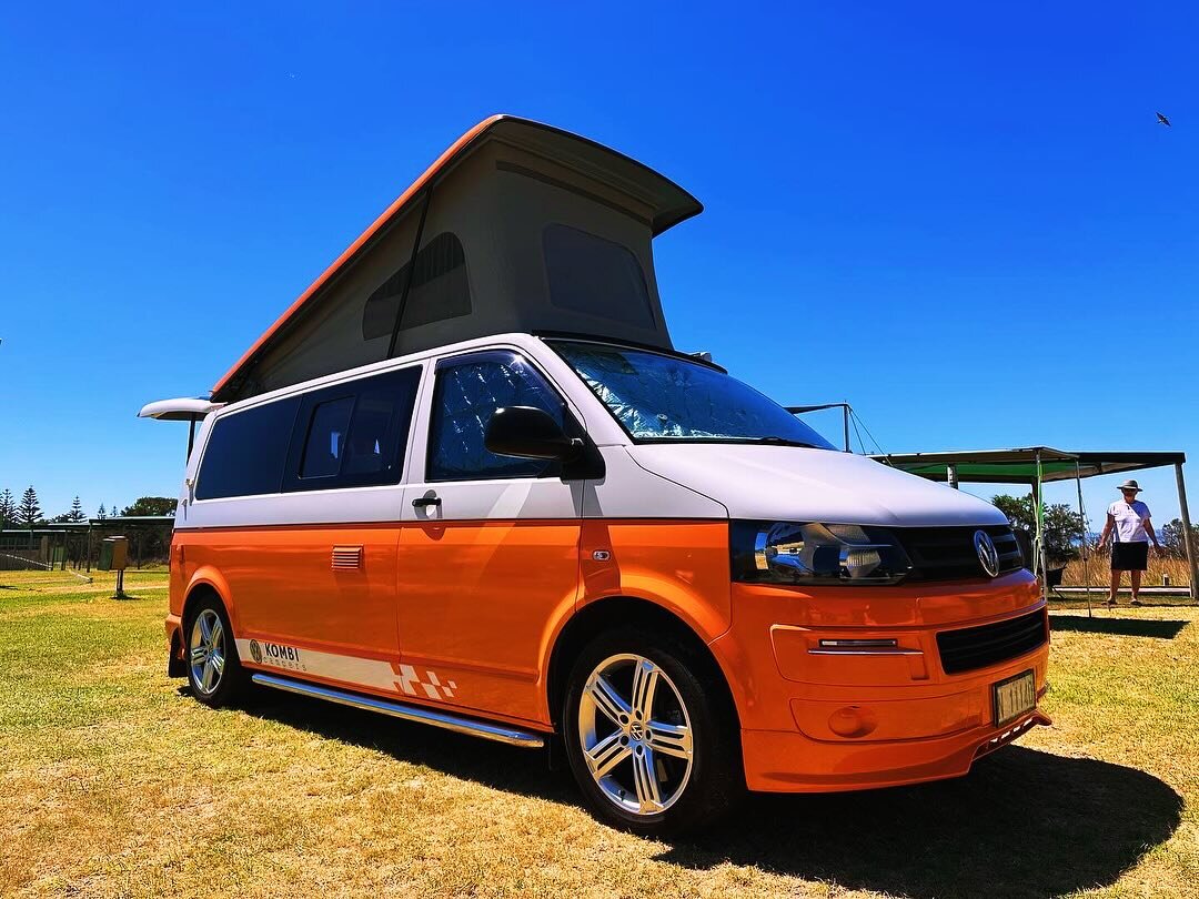 Loved this custom #vwcamper with us last week 🧡🧡🧡 Soooo cool 🙌
.
FYI - sorry we are FULLY BOOKED for the EASTER LONG WEEKEND everyone 😬🐣
.
#miamiholidaypark #vw #volkswagen #customcamper #vwlife #visitmandurah #camperlife #seeperth #caravanandc