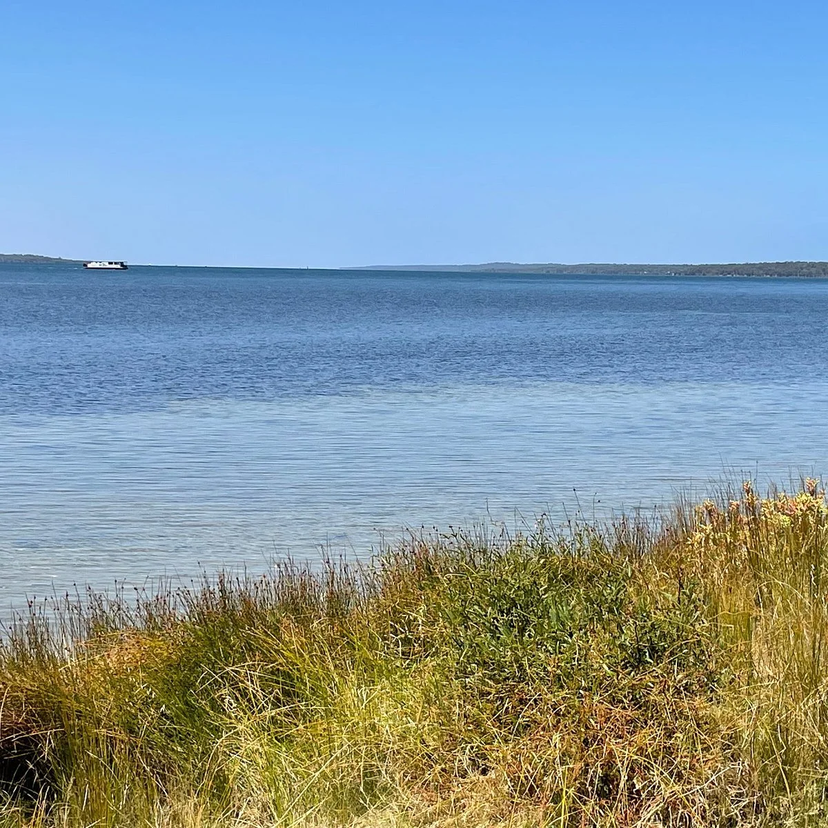 Experience the ultimate getaway at Miami Holiday Park, where cherished moments with friends and family await. Strategically situated between the Peel Estuary and Indian Ocean in Mandurah, our park offers powered caravan and camping sites, fishing, bo