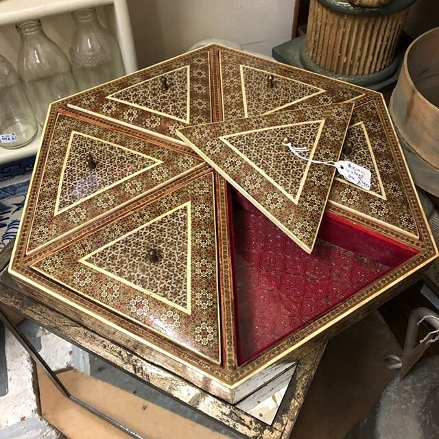 This beautiful vintage Persian box has six different compartments, each with a beautiful red inside, ideal for keepsakes and delicate items
&bull;
&bull;
#dairyhouseantiques #vintageandantiques #antiquesandinteriors #decorativeantiques #antiquehome #