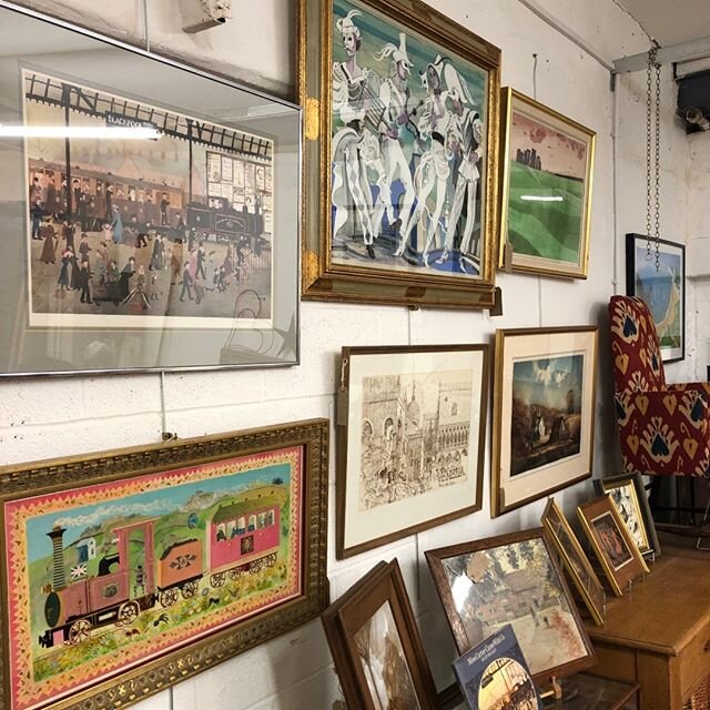 We have a wonderful collection of beautiful and unique paintings, etchings, prints and photographs here at Dairy House! Take a peek on the walls when you're next here and see what we have to offer
&bull;
&bull;
#dairyhouseantiques #vintageandantiques