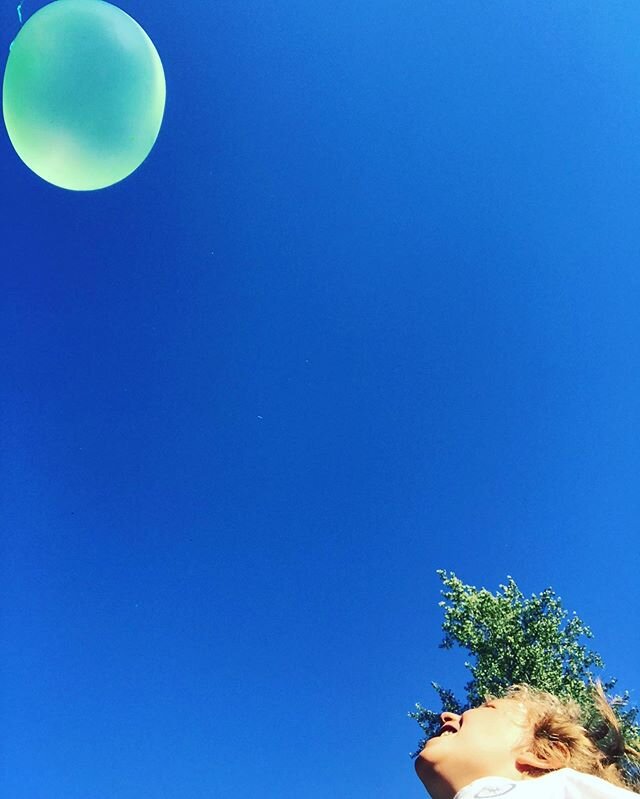 Wobbly balloons and blue skies for days...