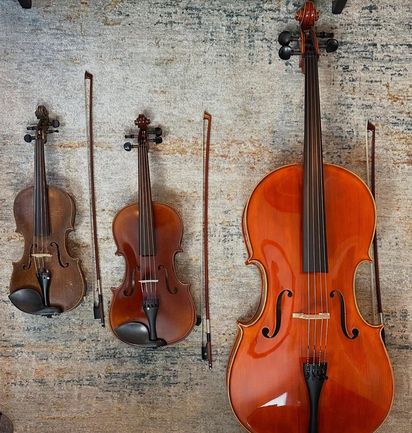 Whelp, I&rsquo;m a string trio / quartet now 😅 🎻