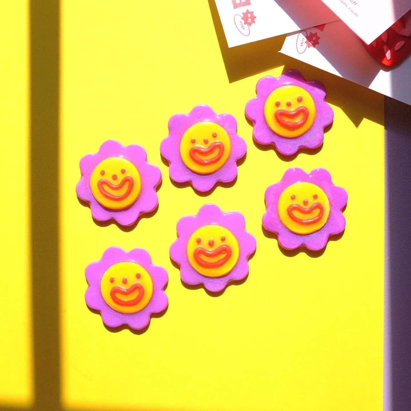 Cute and unhinged 💜 

#polymerclay #sculpey #makingarteveryday #polymerclayearrings #handmade #slowmade #handmadearrings #imadethis #etsyshop #cute #flower #brooch