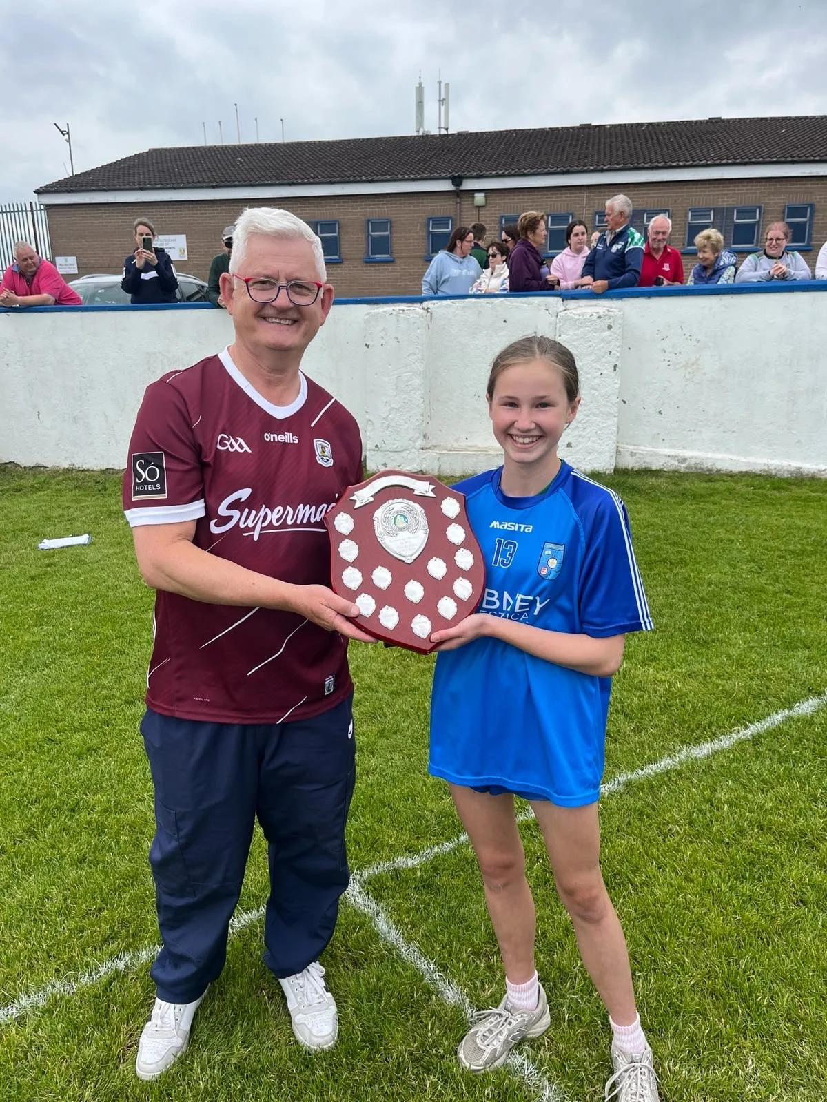 Rounders Final Captain with Shield.JPG
