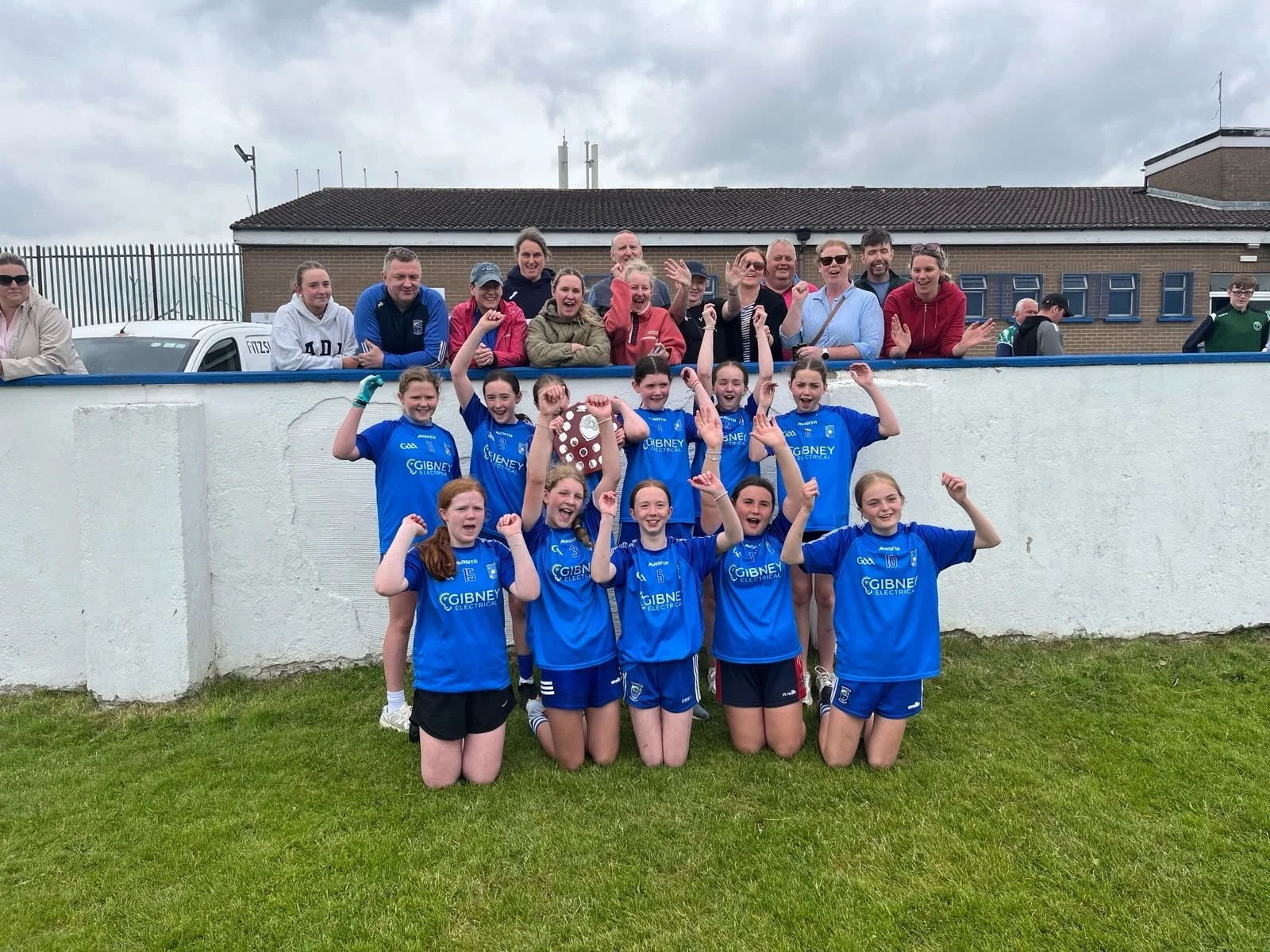Rounders Final Team with Teachers & Parents.JPG