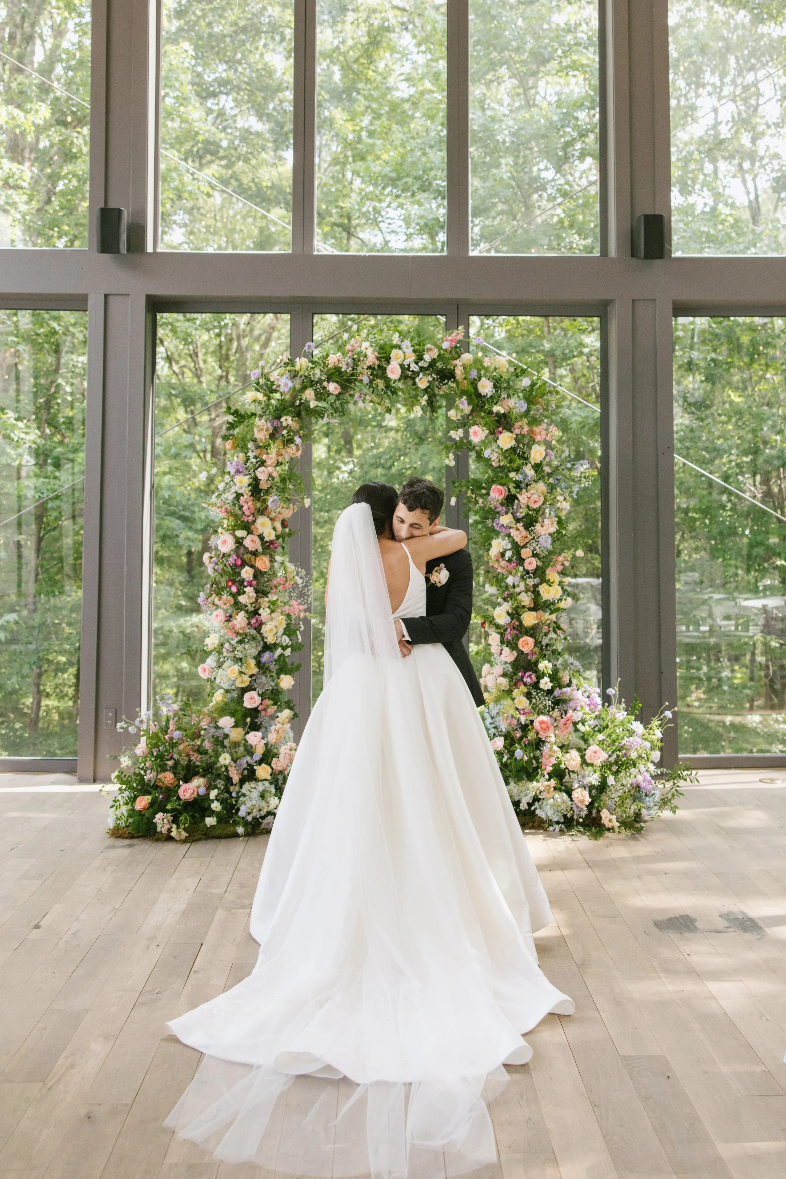 Wedding Arch at Mallard's Croft - Photo by Sara Beth Creative (Copy)