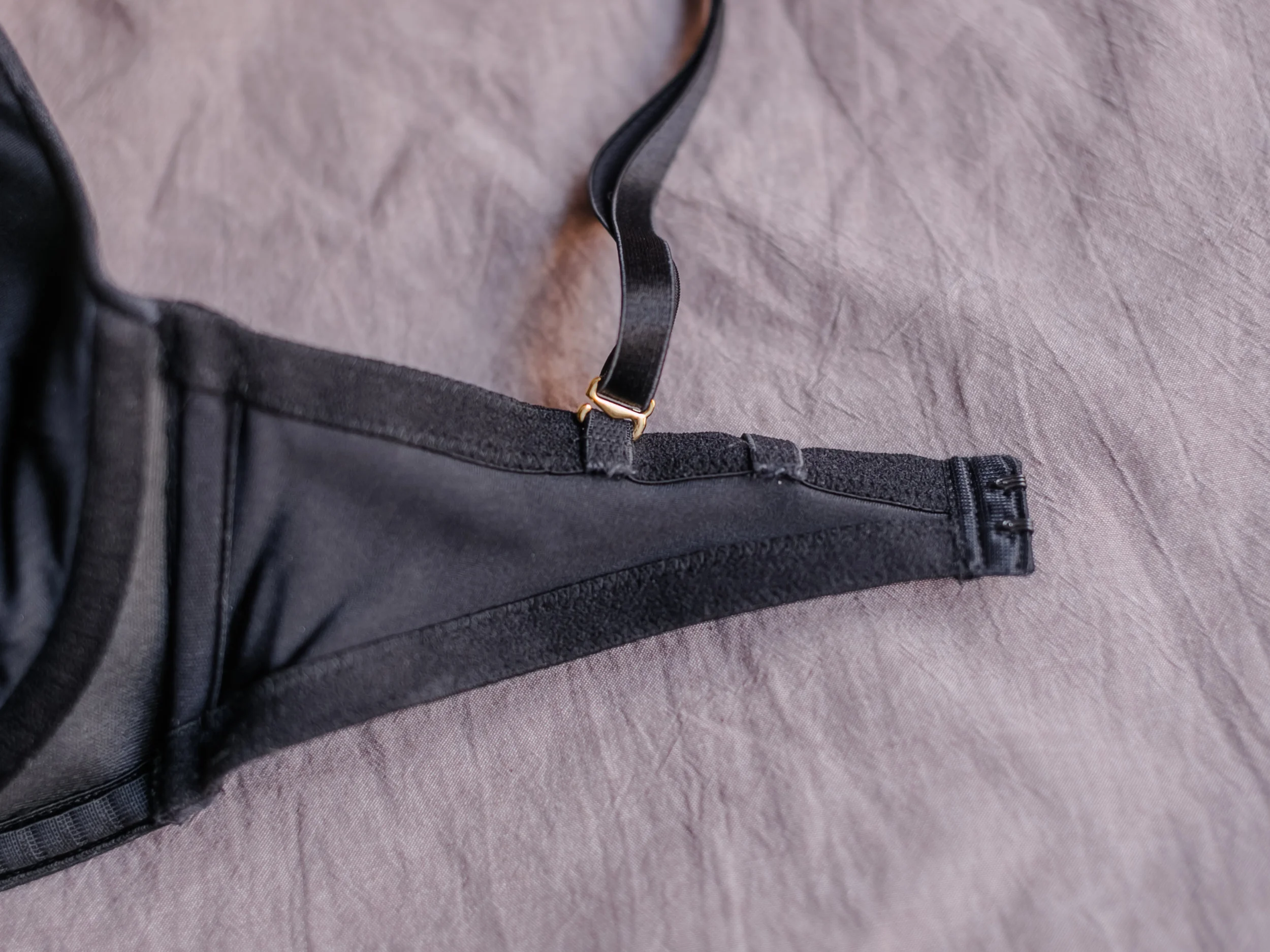 Upbra® Convertible Bra - Strap adjustment and hook