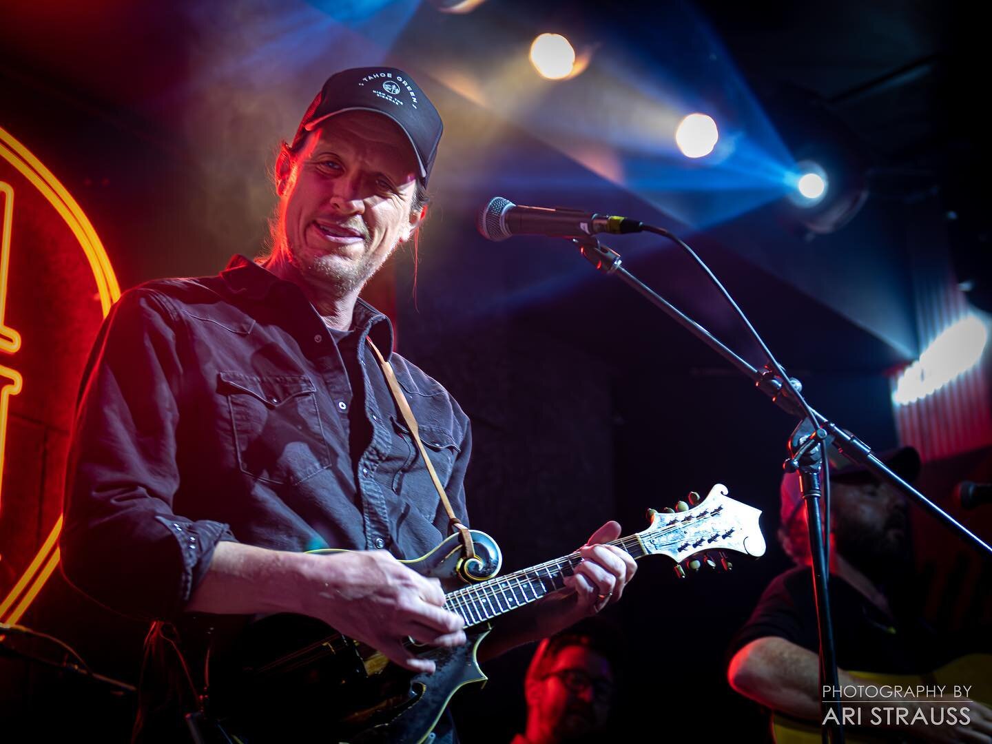 All smiles last night in DC, thanks for packin&rsquo; the place out! See you tonight Richmond! 🤠

📸 @aristraussphoto