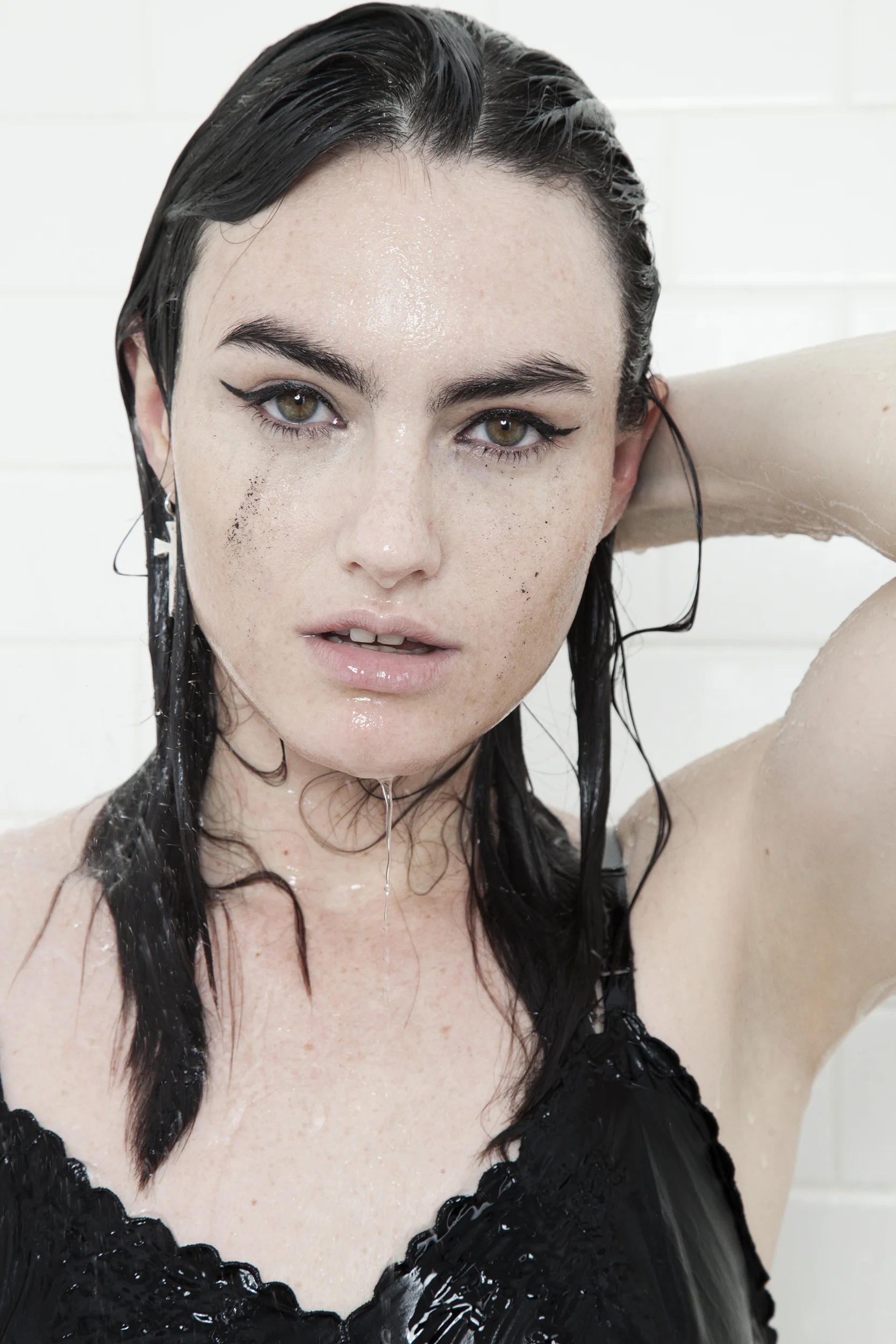 IZZI / THE PREATURES