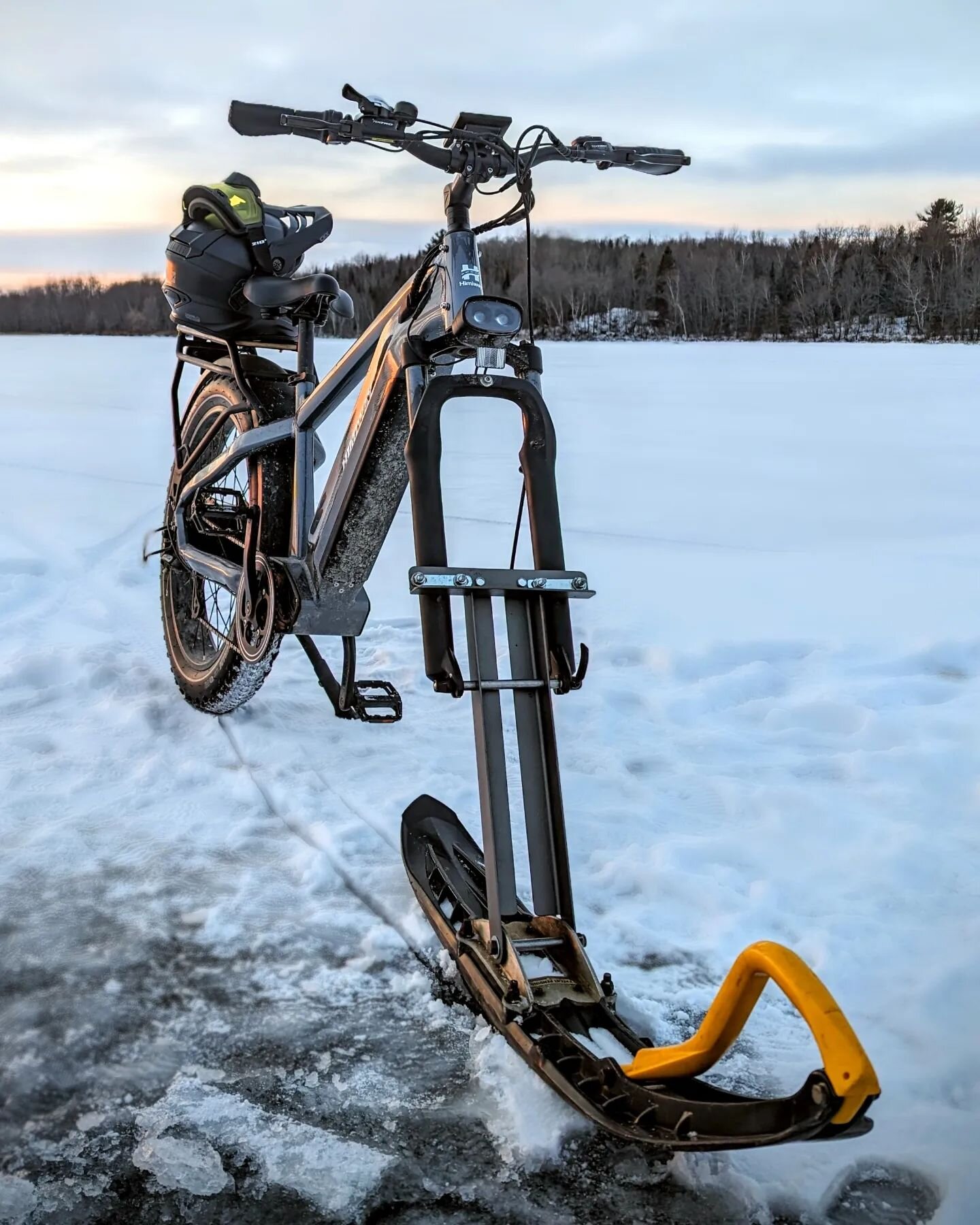 I had a crazy idea to mount a ski to my @himiwaybike not sure if it was worth it, but it was definitely a lot of fun! Check out the build on my YouTube channel.