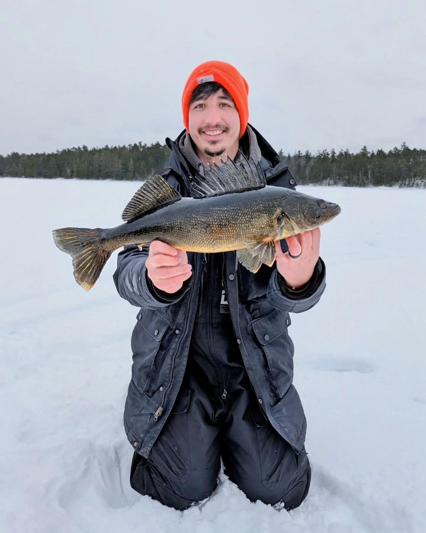 Slow day on the hard water, but managed to snag one! 
#walleyefishing #icefishing #hardwater