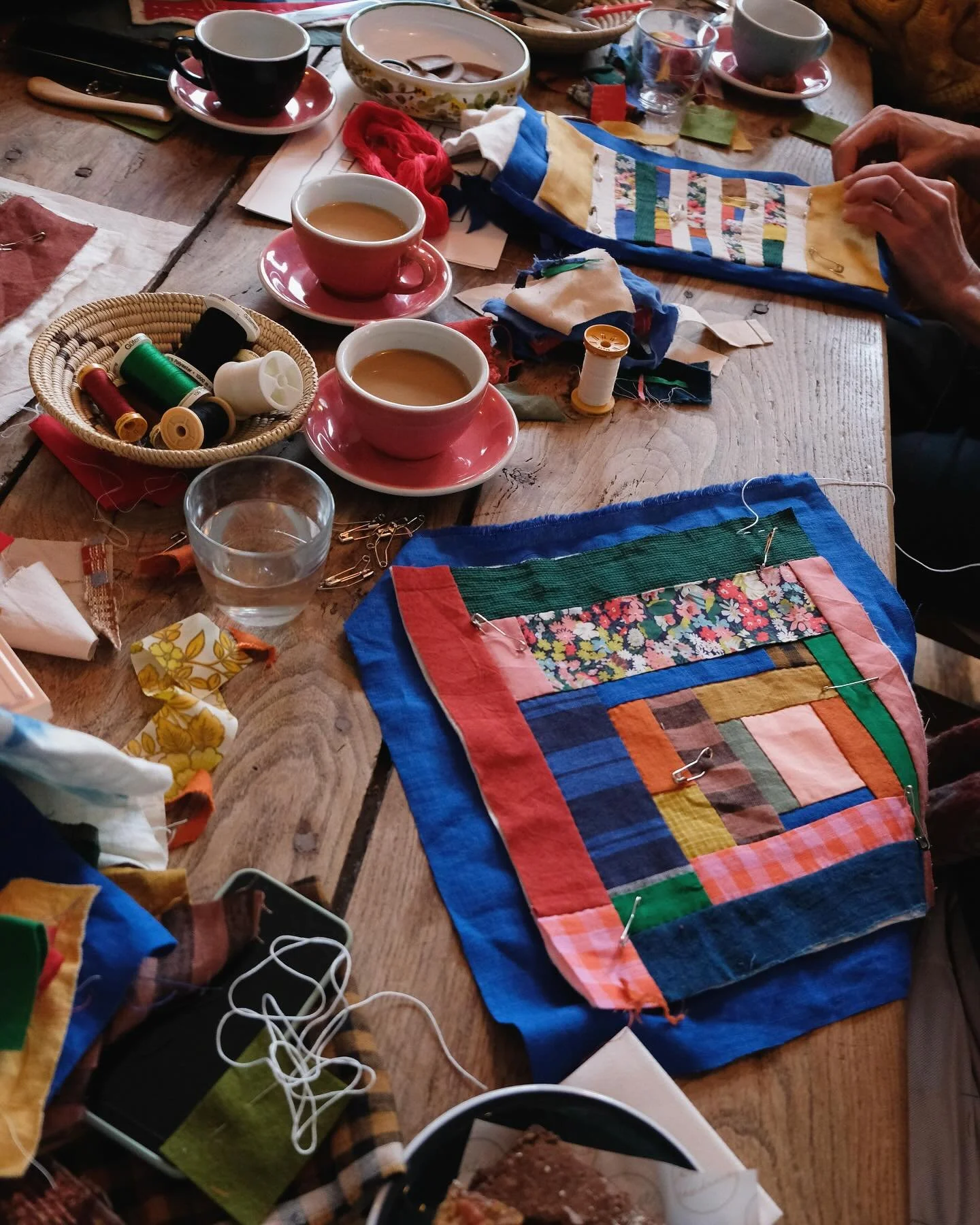 Posting twice in a day. What&rsquo;s happening?!
A few photos I took at the @_beyond_nine workshop in Bristol on Saturday. There really is nothing like slowing down to create something with your own hands, with lovely company and endless cups of tea.