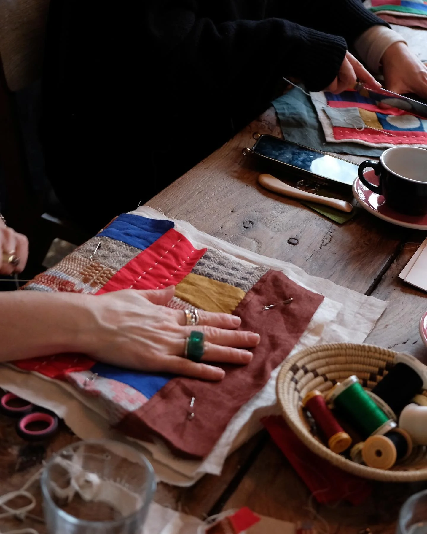 ⭐ LONDON WORKSHOPS ⭐️

I have two London workshop dates now booked in with @gatherandstitchlondon in the next couple of months. 
.
Sunday 24th May 
Sunday 14th June
.
These will be a day long introduction to free-form quilting workshop where you will
