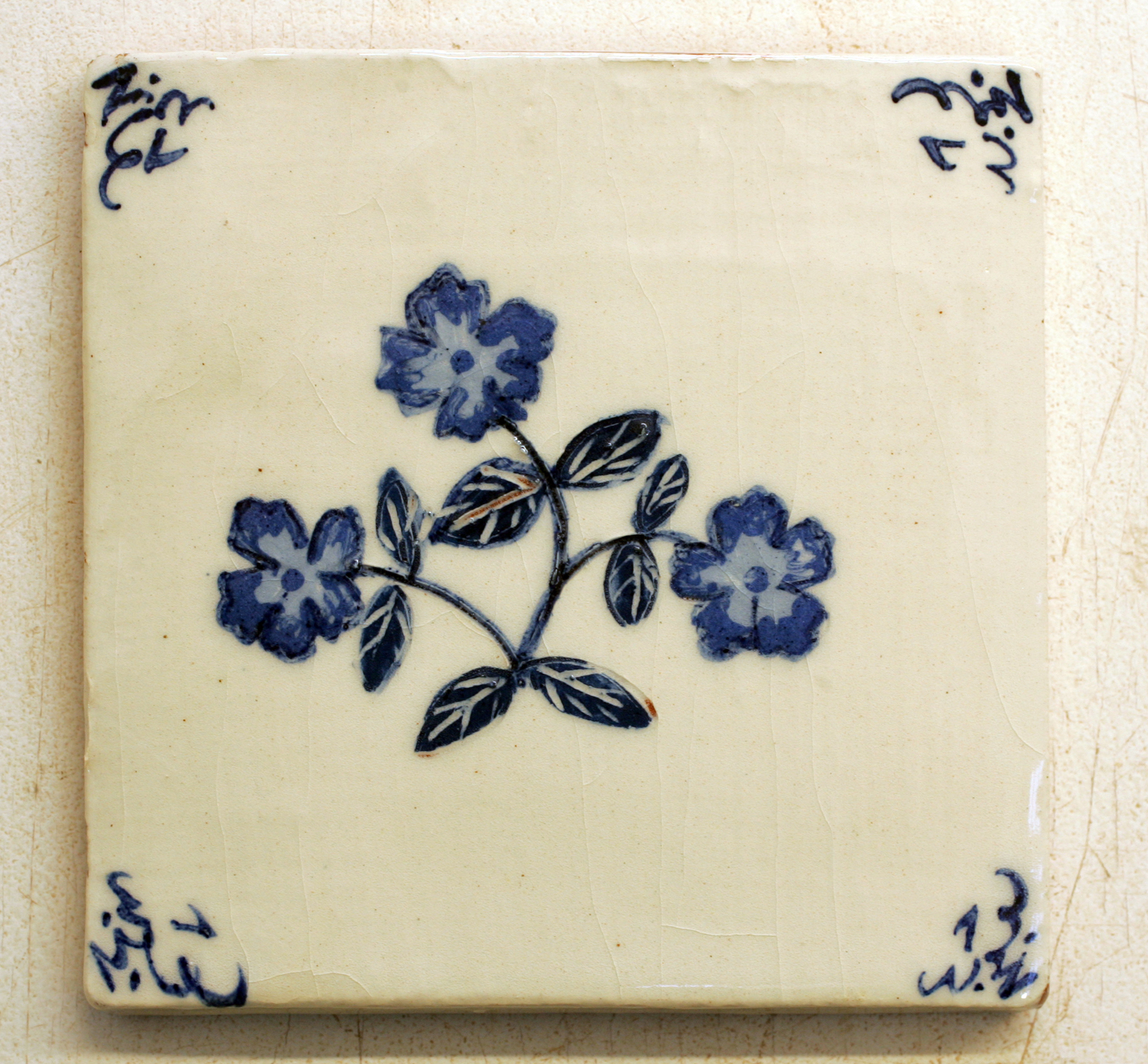 Delft-flower-with-squiggle-corner.jpg