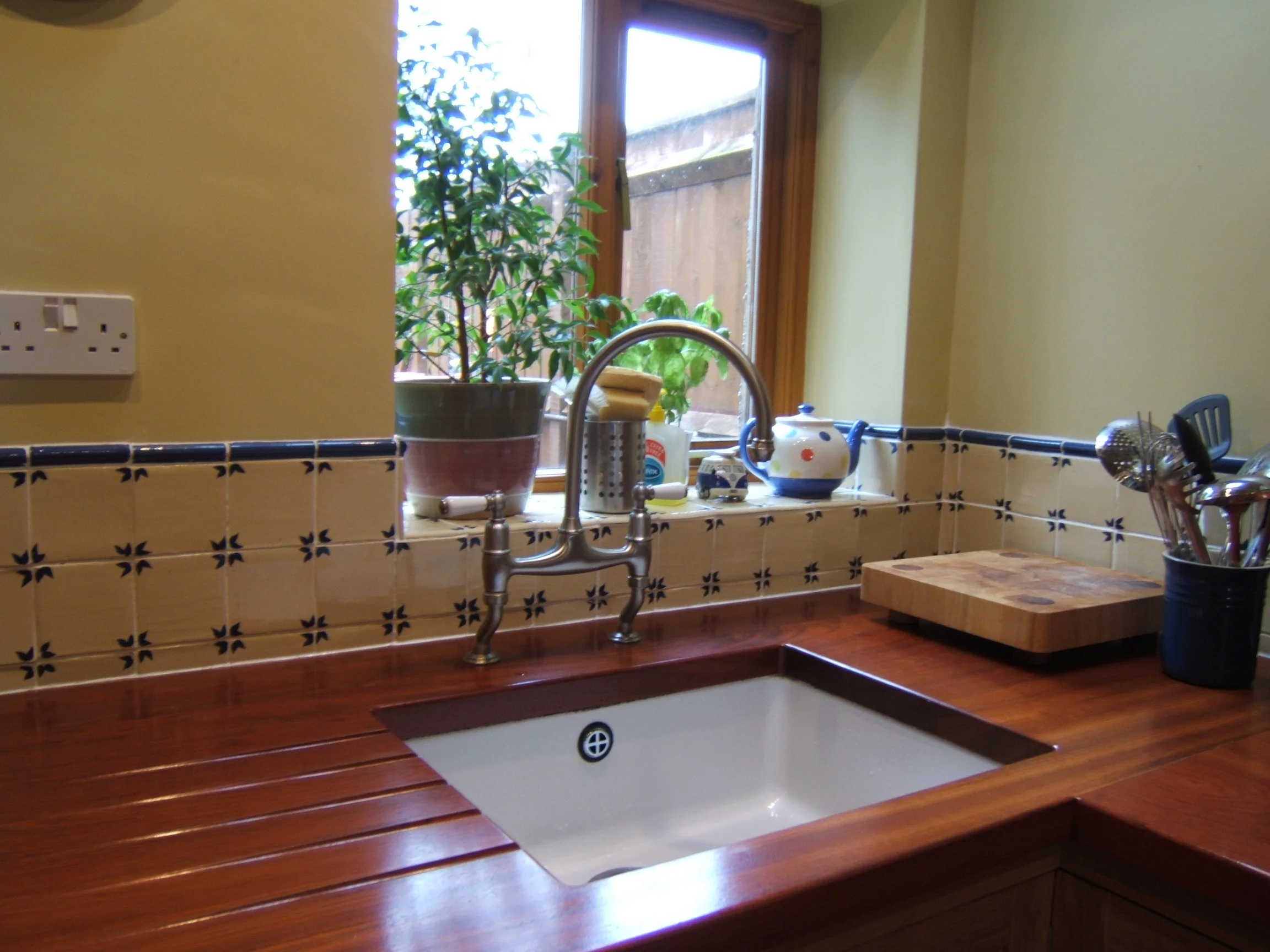 Indigo corners with moulded edging