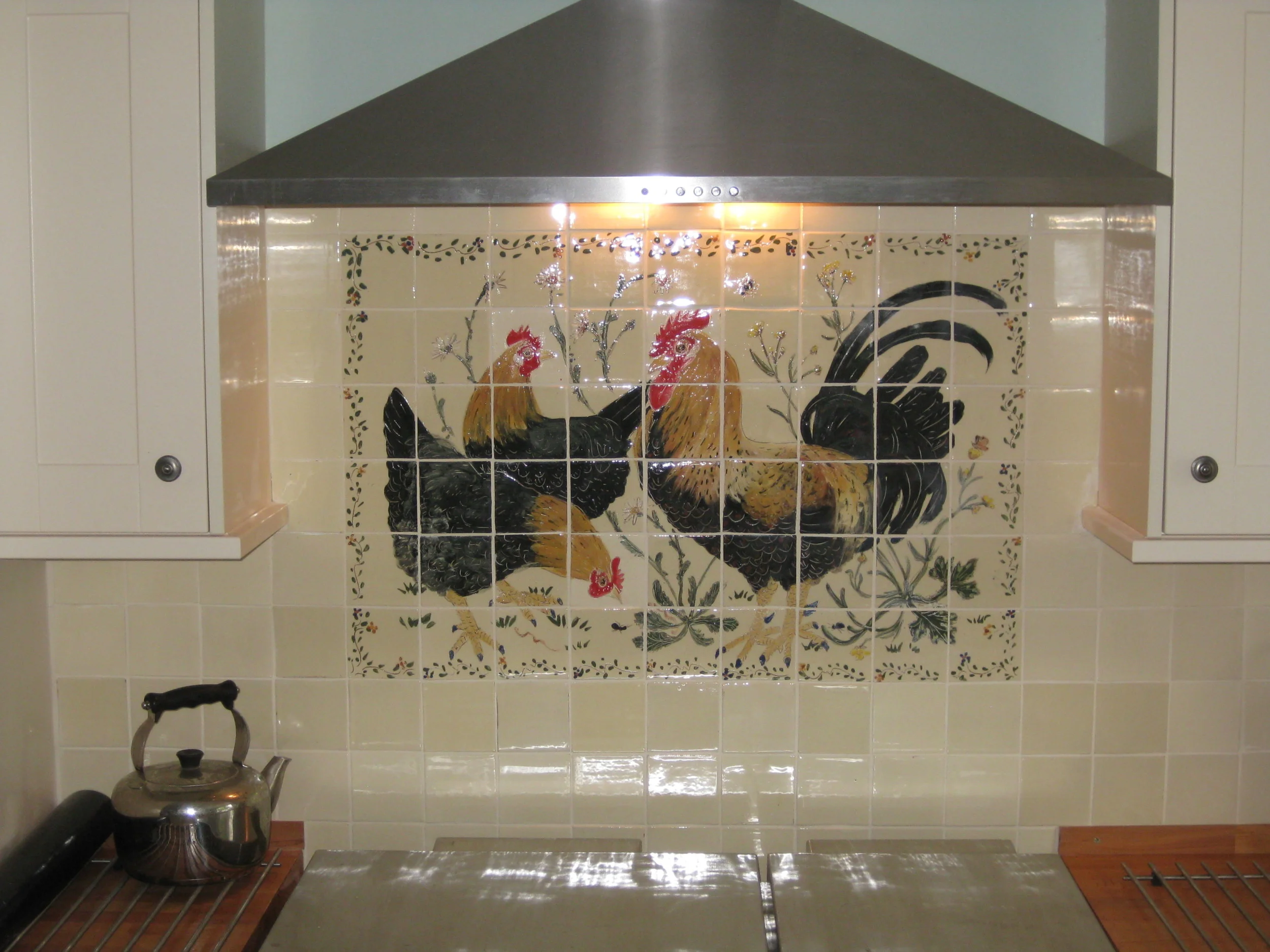One-of-many-cockerel-and-hens-murals-behind-Aga-stove.jpg