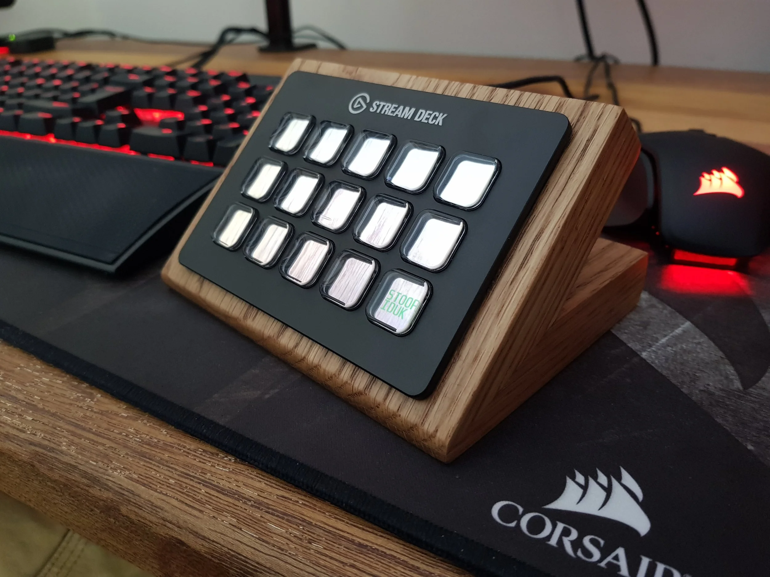 Oak Stream Deck stand V2