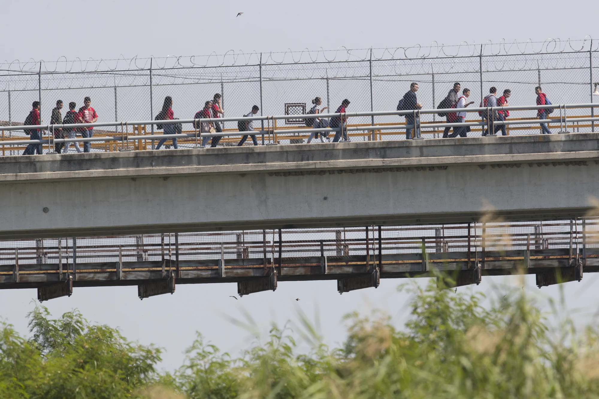 Schoolchildren return to Mexico from Roma, Texas