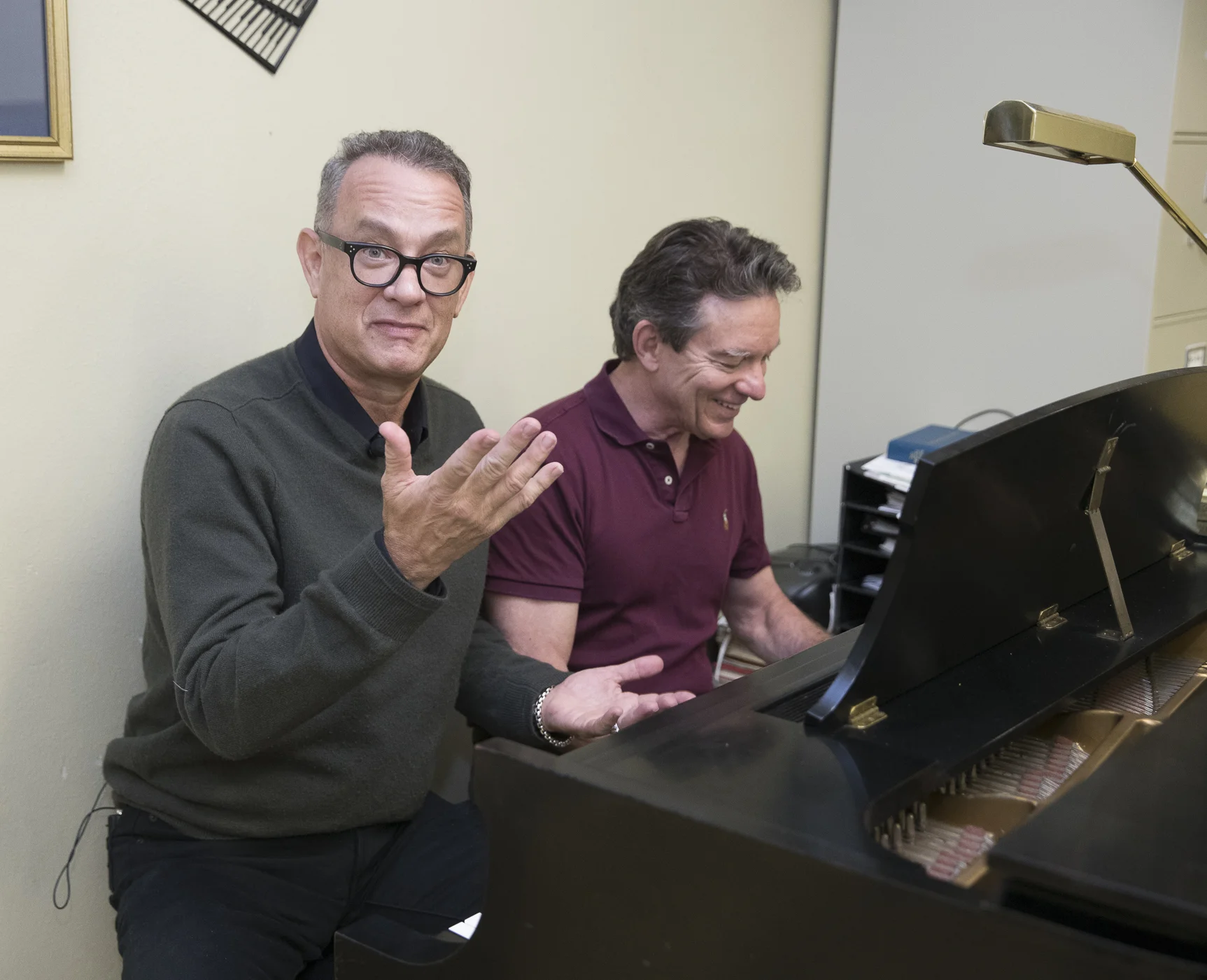  Tom Hanks and Lawrence Wright at piano