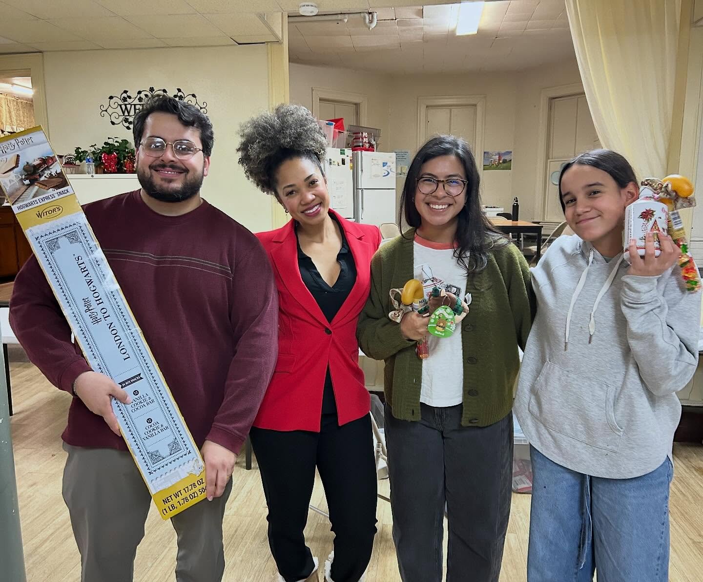 Some proud winners from our Christmas party 🍫🍡 Thank you Nayanny for a great party 🥳 it is a gift to play and laugh together. #christmas