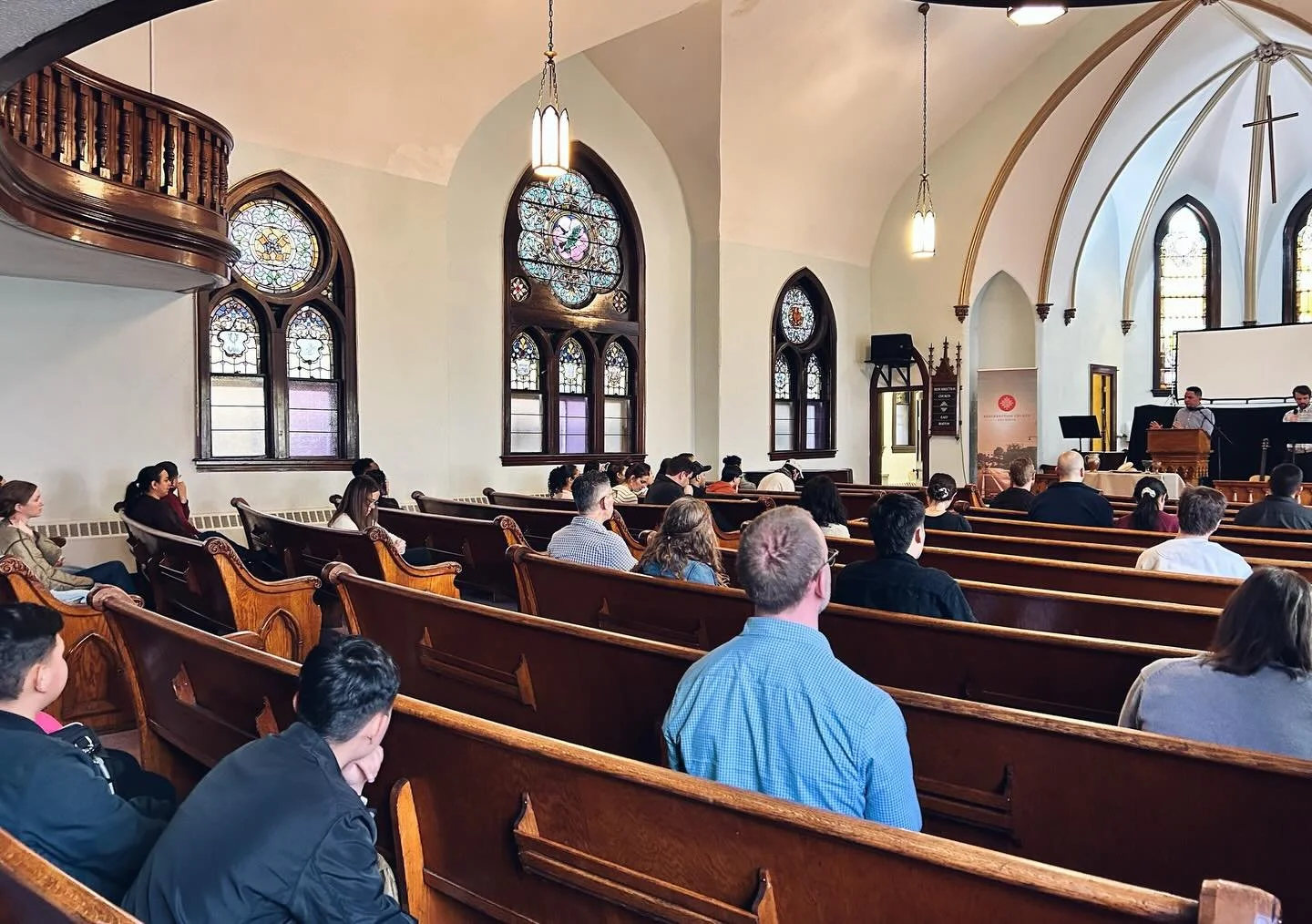 &ldquo;Jes&uacute;s no solo perdona nuestros pecados, tambi&eacute;n restaura nuestra vida y renueva nuestro llamado.&rdquo; - Ra&uacute;l Hernandez

Jesus doesn&rsquo;t just forgive our sins; He also restores our lives and renews our calling. A good