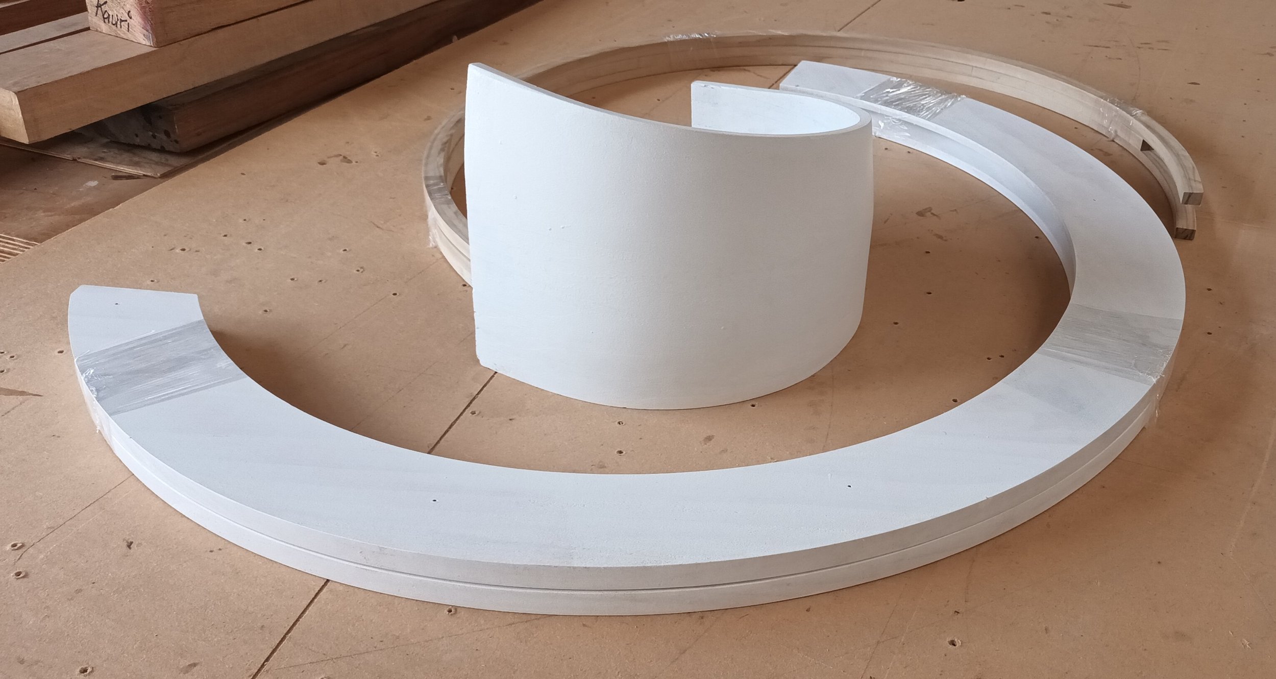 Curved skirting and architrave for round window