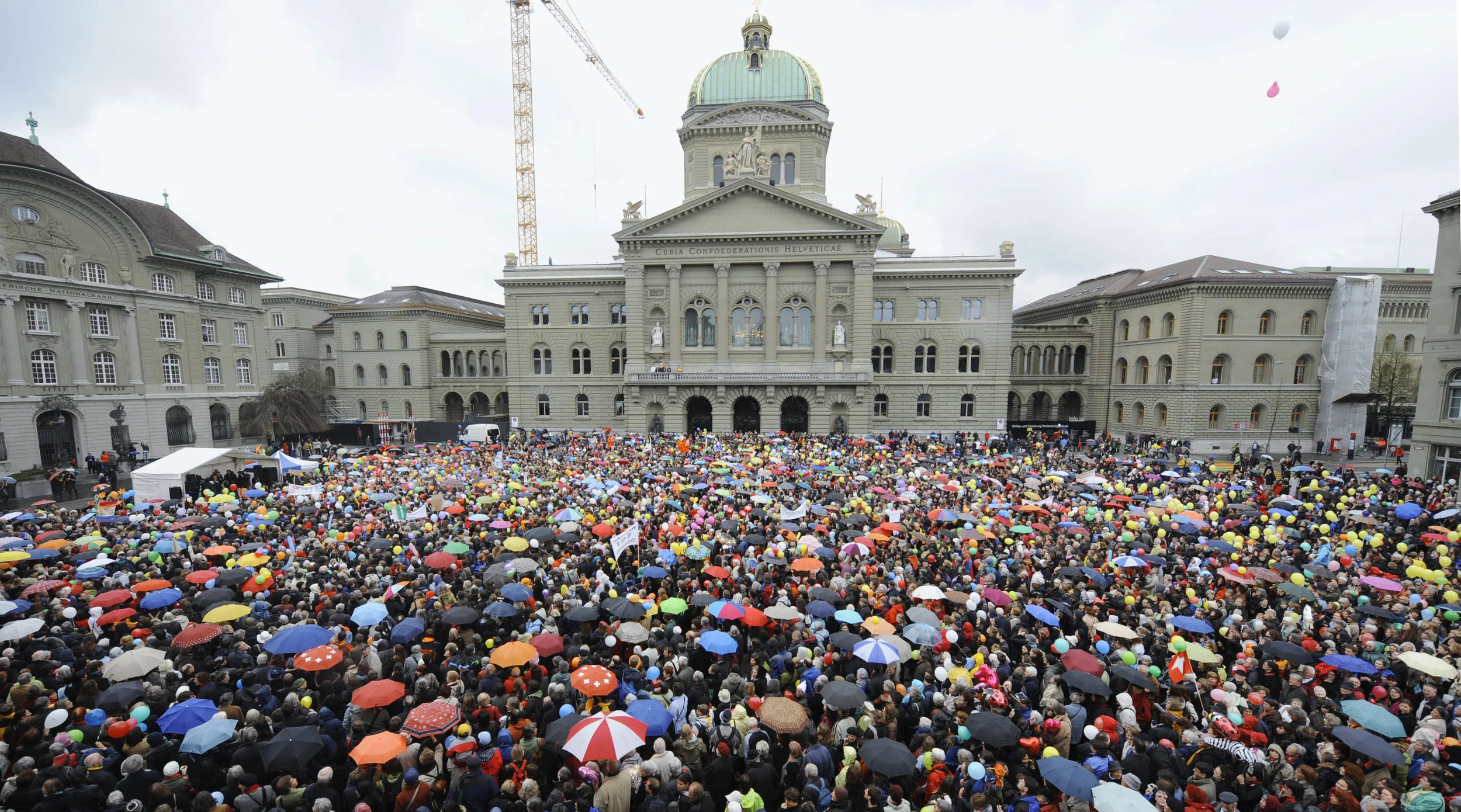Bundeshaus_Volk.jpg