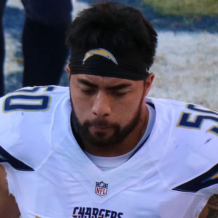 Manti Te'o dating the REAL Penelope Pit Stop?!