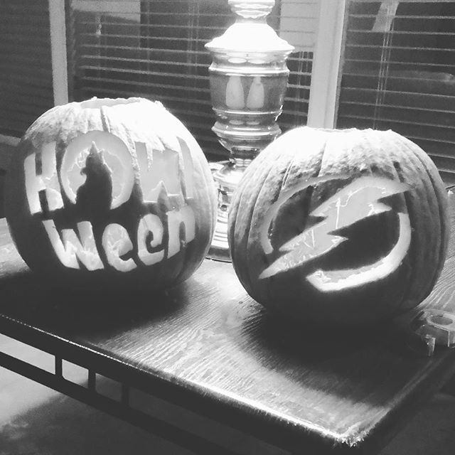 Got in the Halloween spirit this evening and carved some pumpkins. I think they turned out pretty well for a couple of amateurs 🤣🤣 _
&bull;
&bull;
&bull;
#blogger #lifestyleblogger #halloween #pumpkin #tampa #tampabaylightning #howlween #flordia