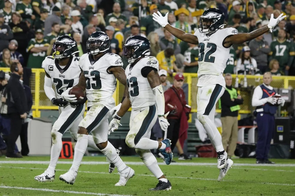 Eagles pick off Rodgers’ late pass, beat Packers 34-27