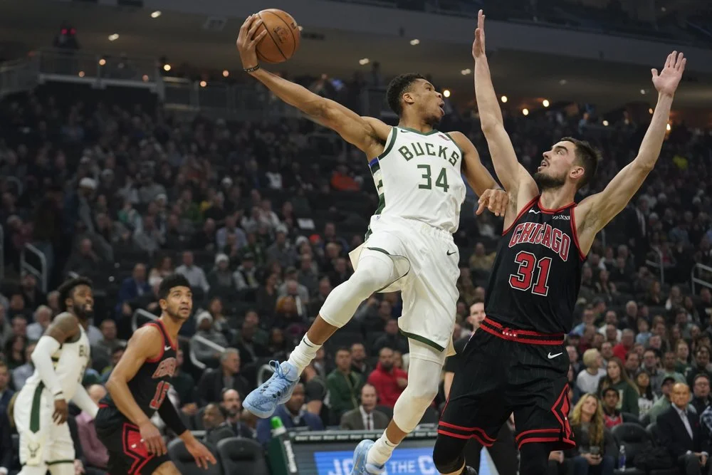 Giannis drops 30-plus again to lead Bucks past Bulls 124-115