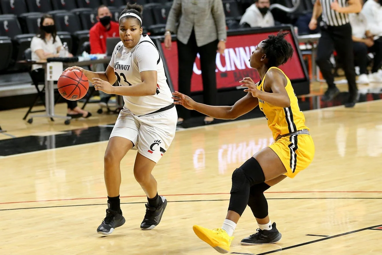 Cincinnati Bearcats senior IImar'I Thomas is rearranging women's basketball record books