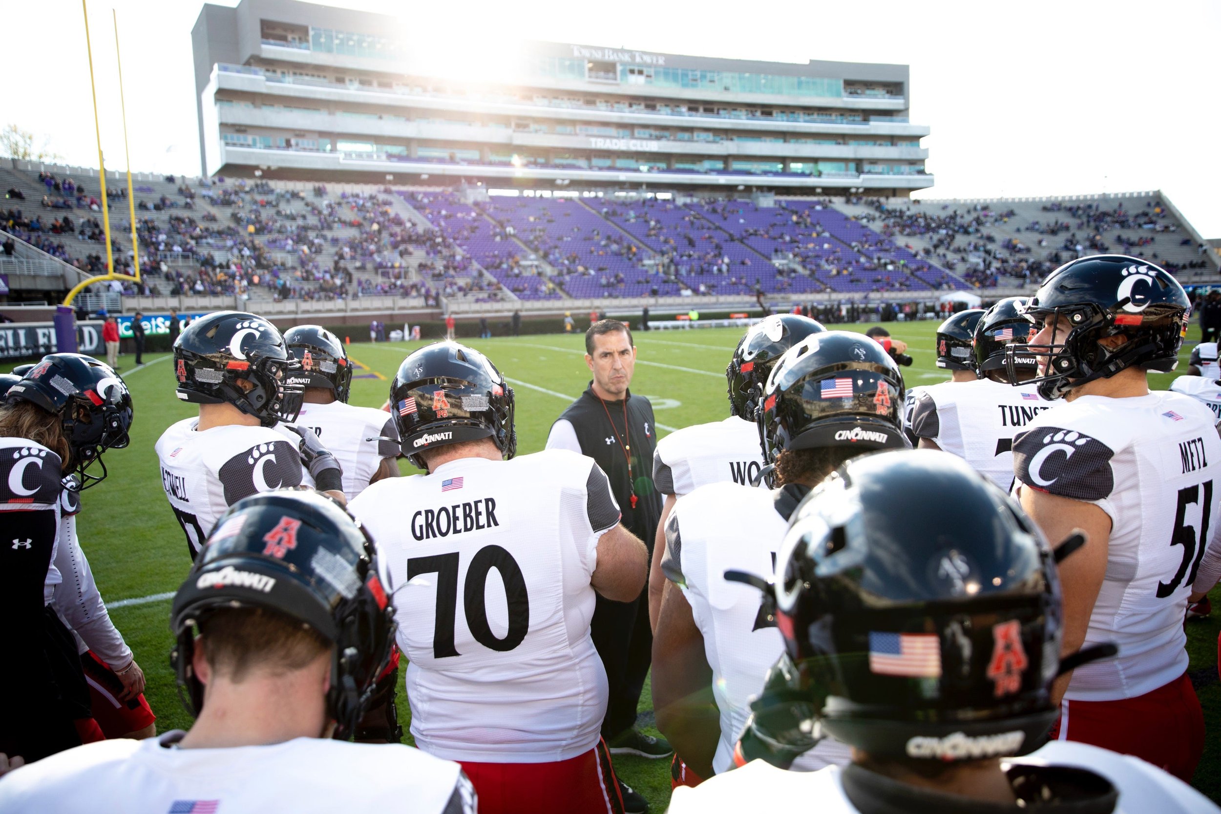 No. 4 Cincinnati Bearcats beat ECU Pirates 35-13 to finish regular season undefeated