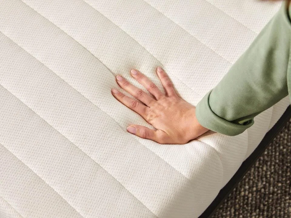 mattress-hand-p-960.jpeg