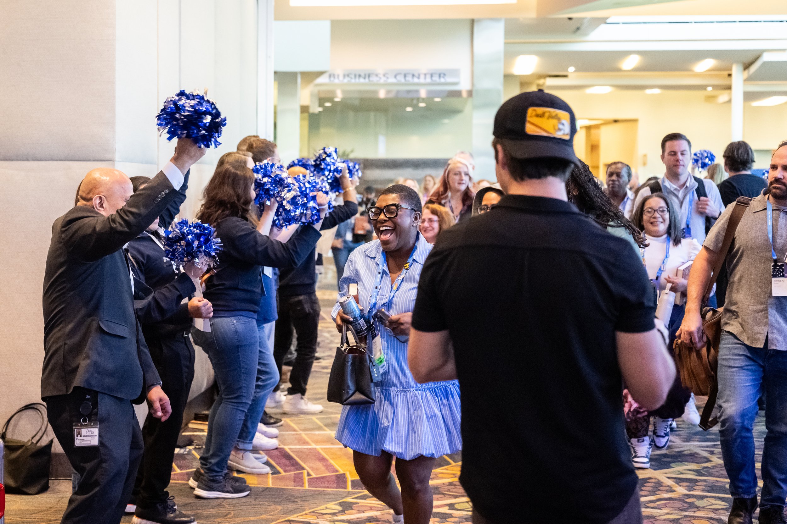 2025_IntuitConnect_GeneralHallway_HumanTunnel_92660.jpg
