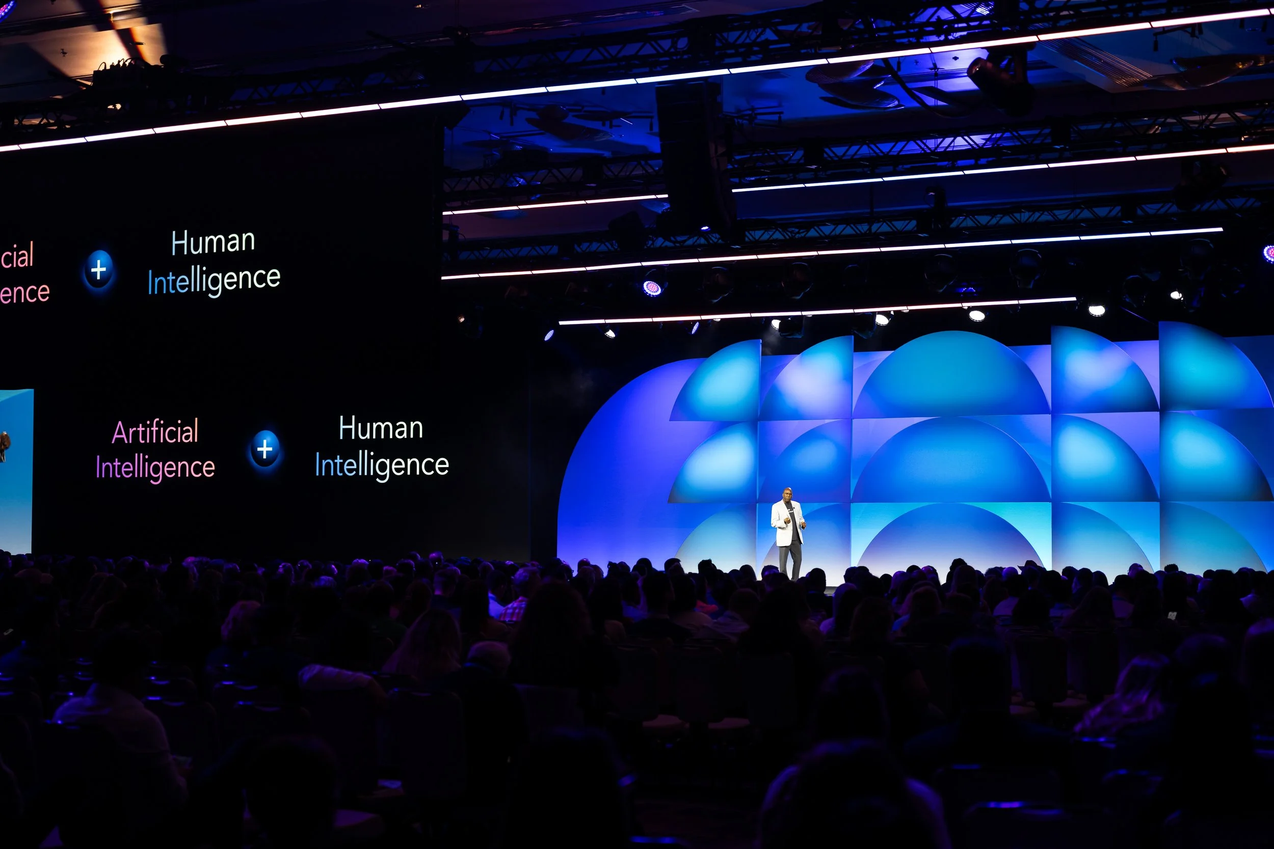 2025_IntuitConnect_MainStage-Keynote_95184.jpg