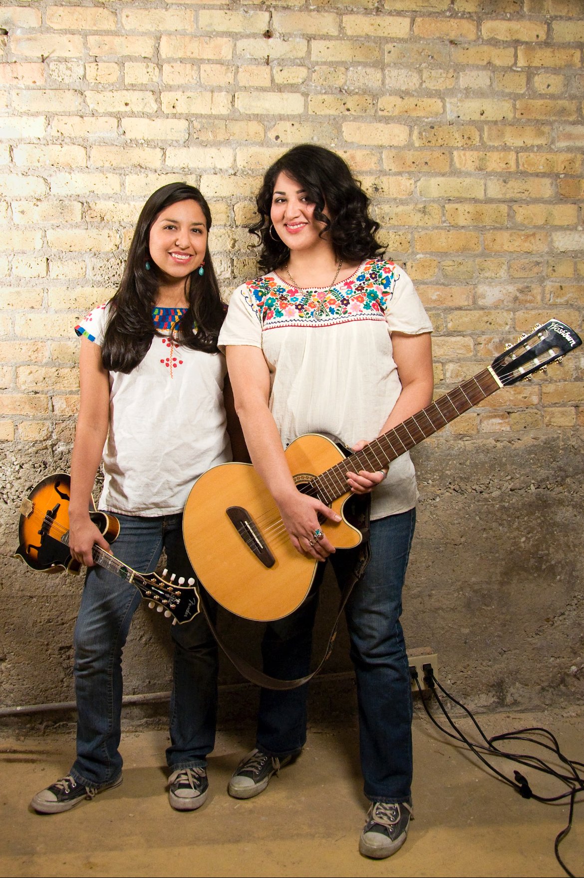 Tots N Tunes: Little Lunas 