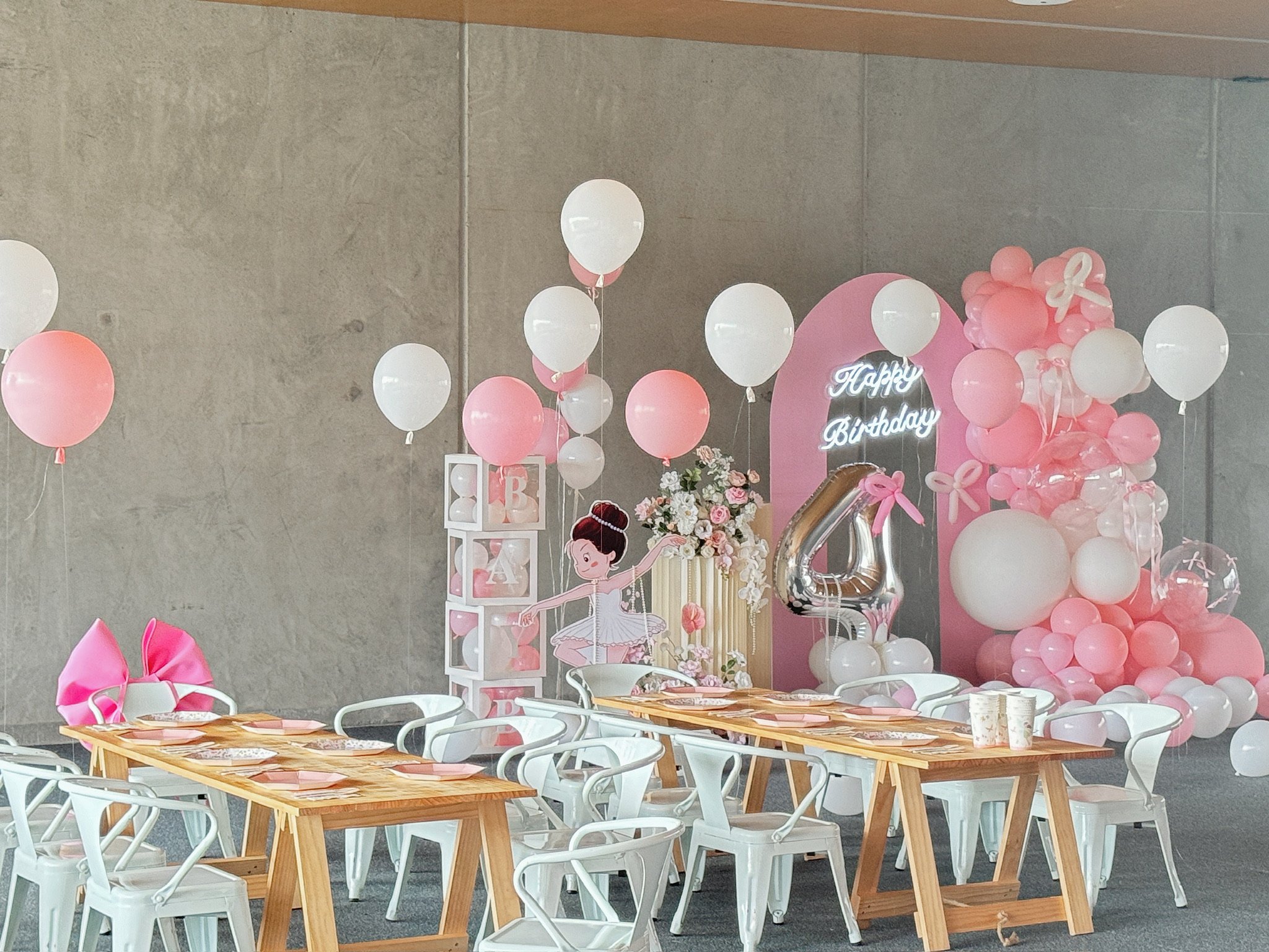 A Little Girl Wonderland